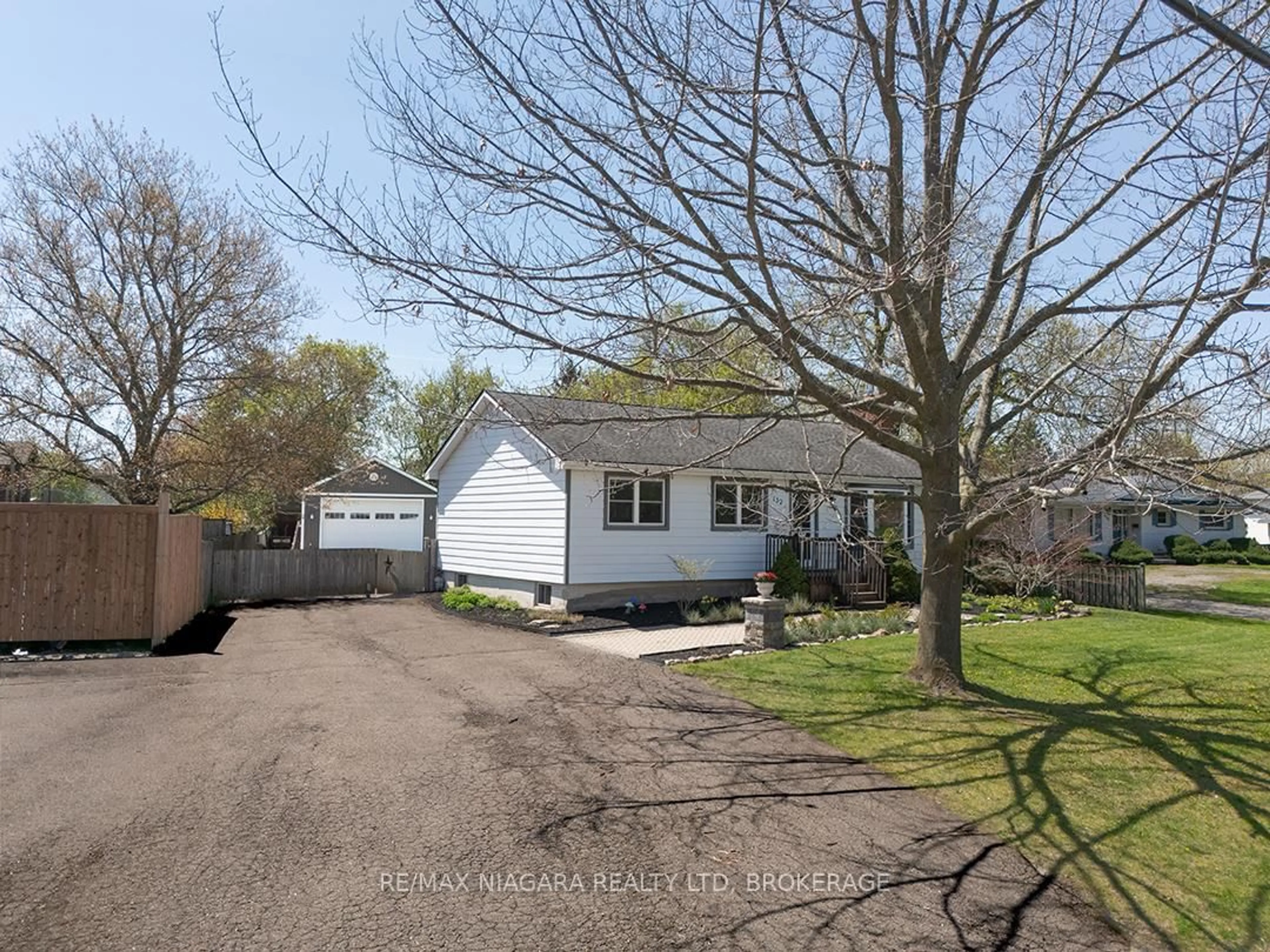 A pic from outside/outdoor area/front of a property/back of a property/a pic from drone, street for 132 Colver St, West Lincoln Ontario L0R 2A0