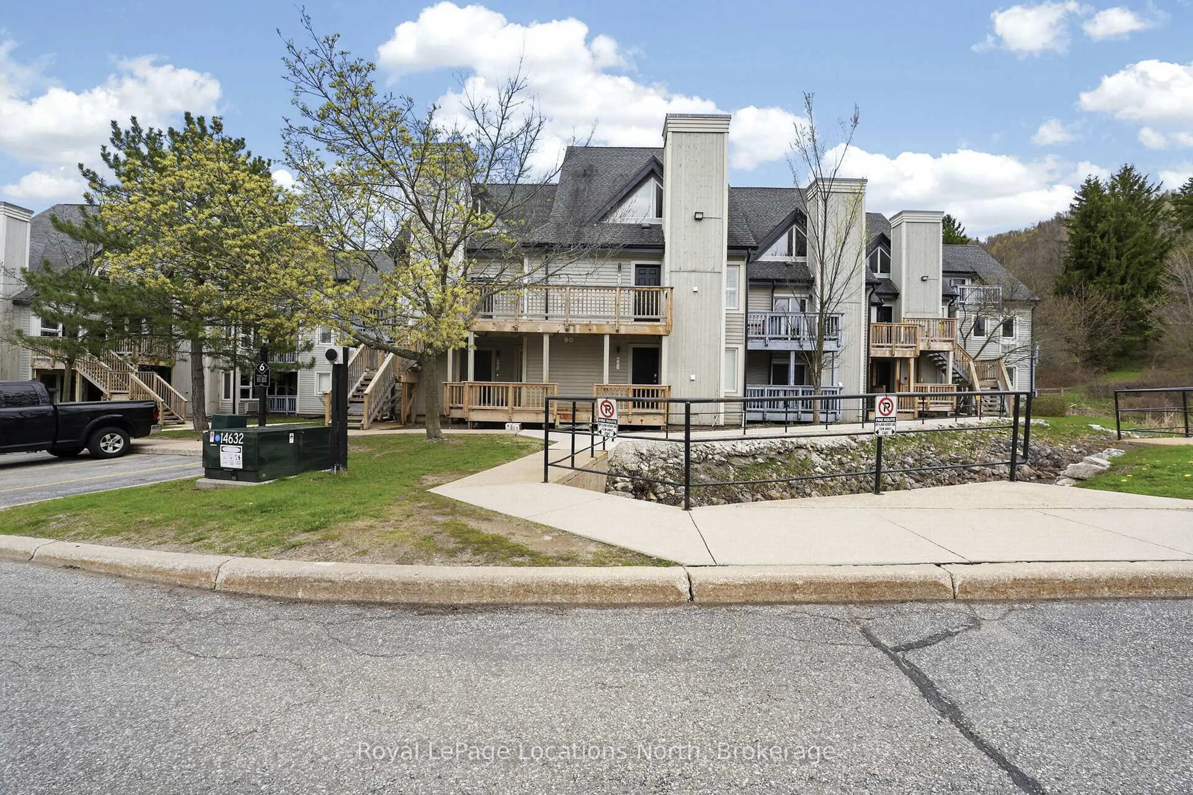 A pic from outside/outdoor area/front of a property/back of a property/a pic from drone, unknown for 796468 Grey Road 19 Rd #610, Blue Mountains Ontario L9Y 0N6