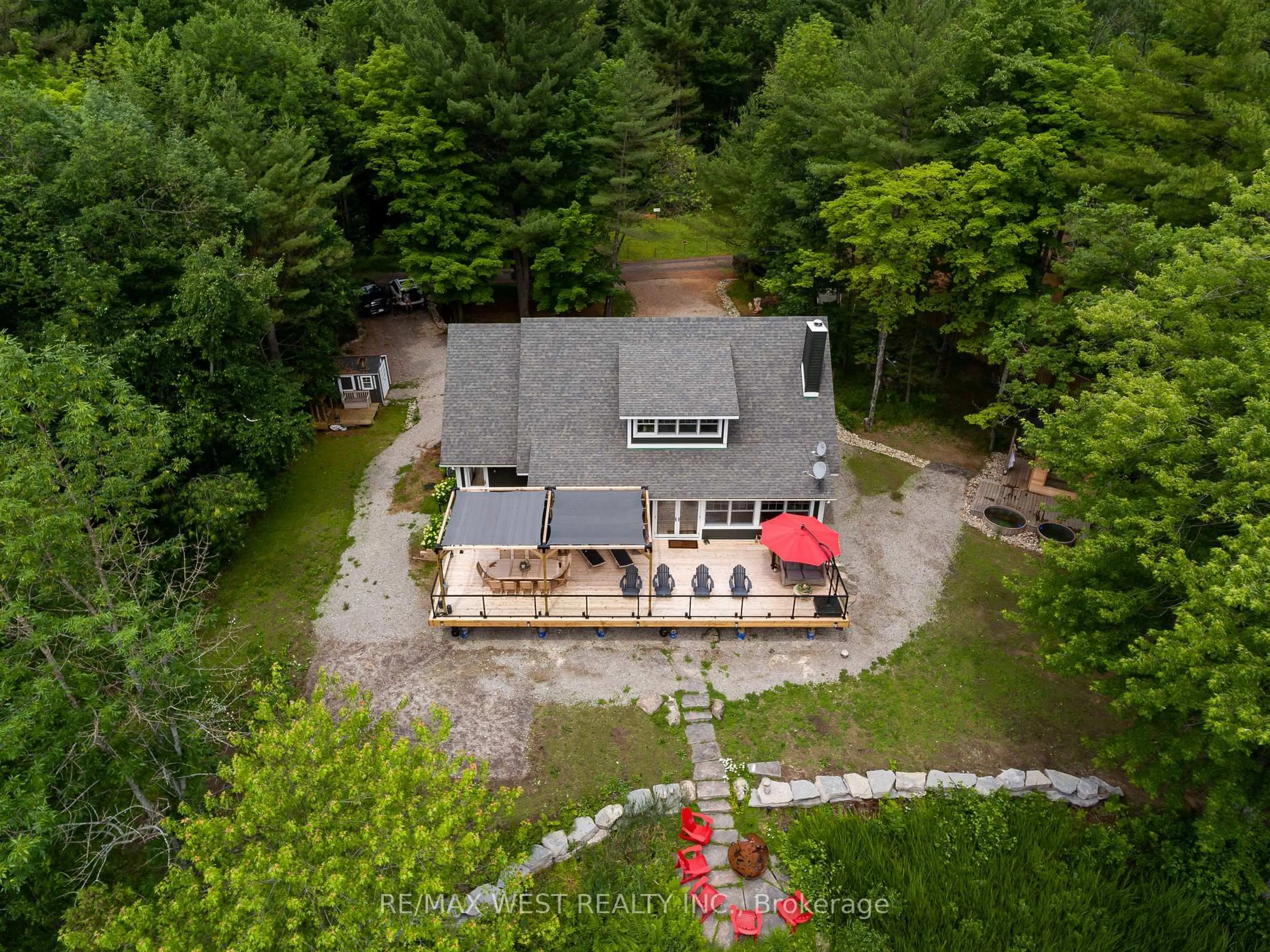 A pic from outside/outdoor area/front of a property/back of a property/a pic from drone, forest/trees view for 1078 Woodwinds Rd, Muskoka Lakes Ontario P1P 1R2