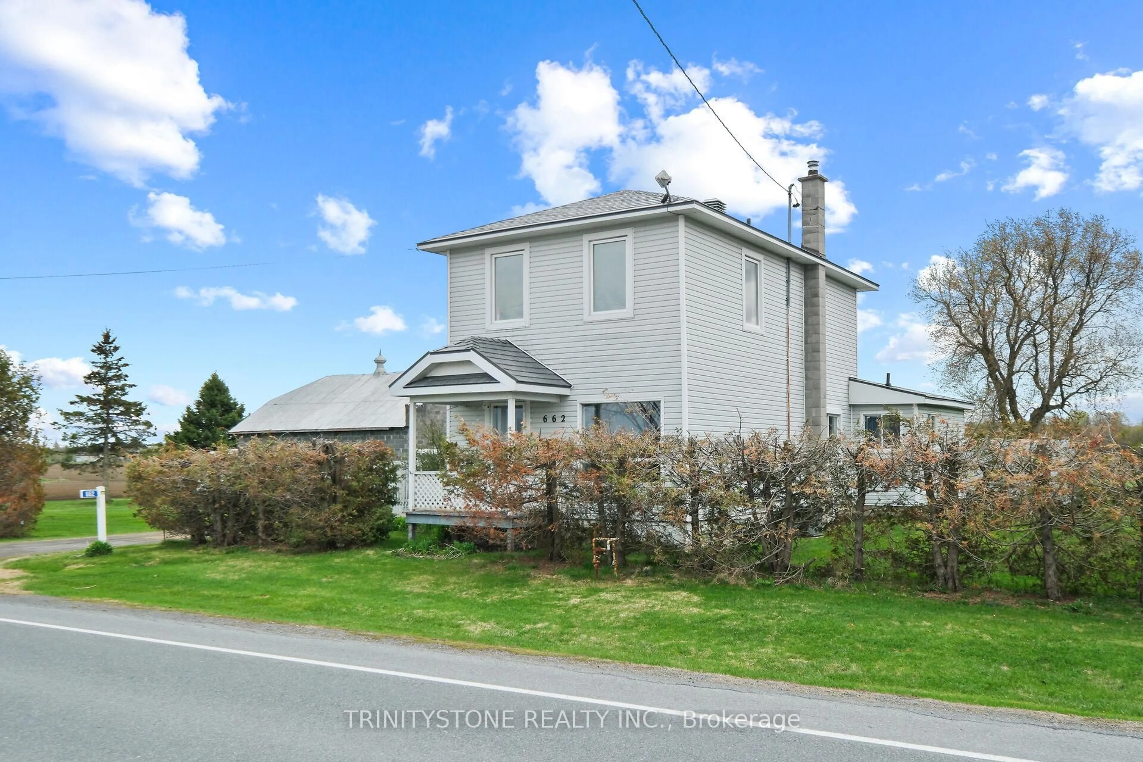 A pic from outside/outdoor area/front of a property/back of a property/a pic from drone, street for 662 Lacroix Rd, Clarence-Rockland Ontario K0A 2A0