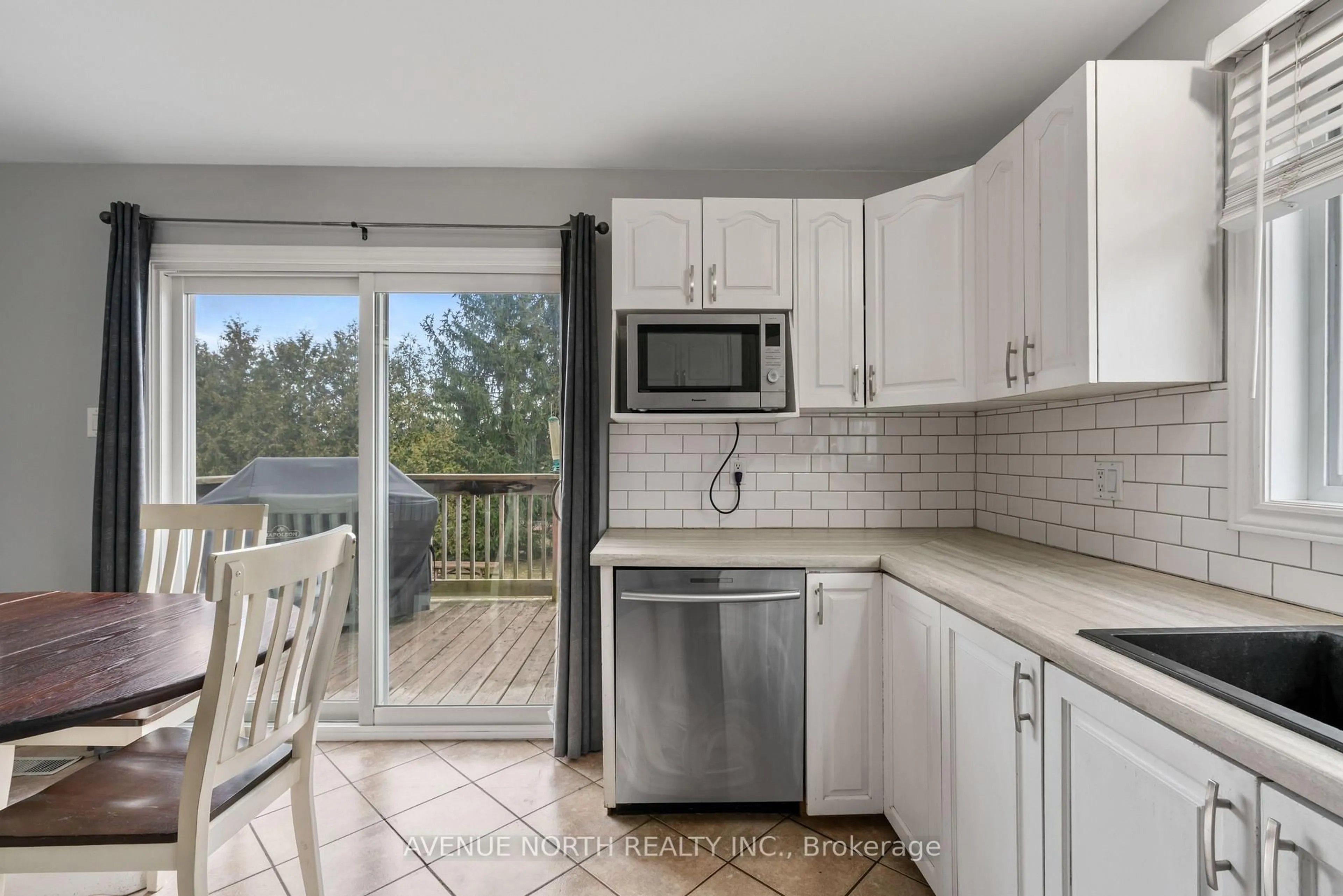 Standard kitchen, ceramic/tile floor for 12472 Nesbitt Rd, North Dundas Ontario K0C 2K0