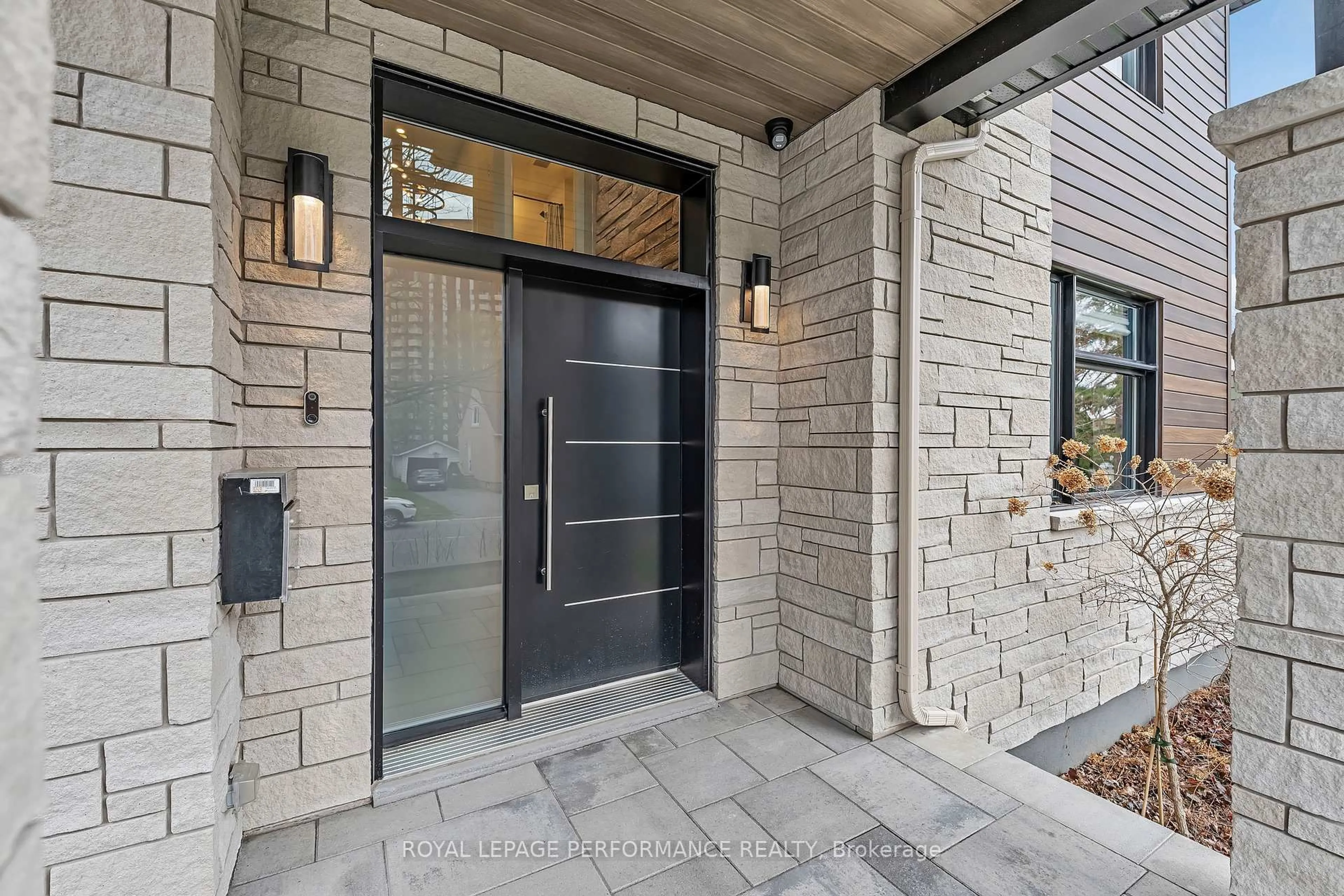 Indoor entryway for 544 Neighbourhood Way, Ottawa Ontario K1G 0J2