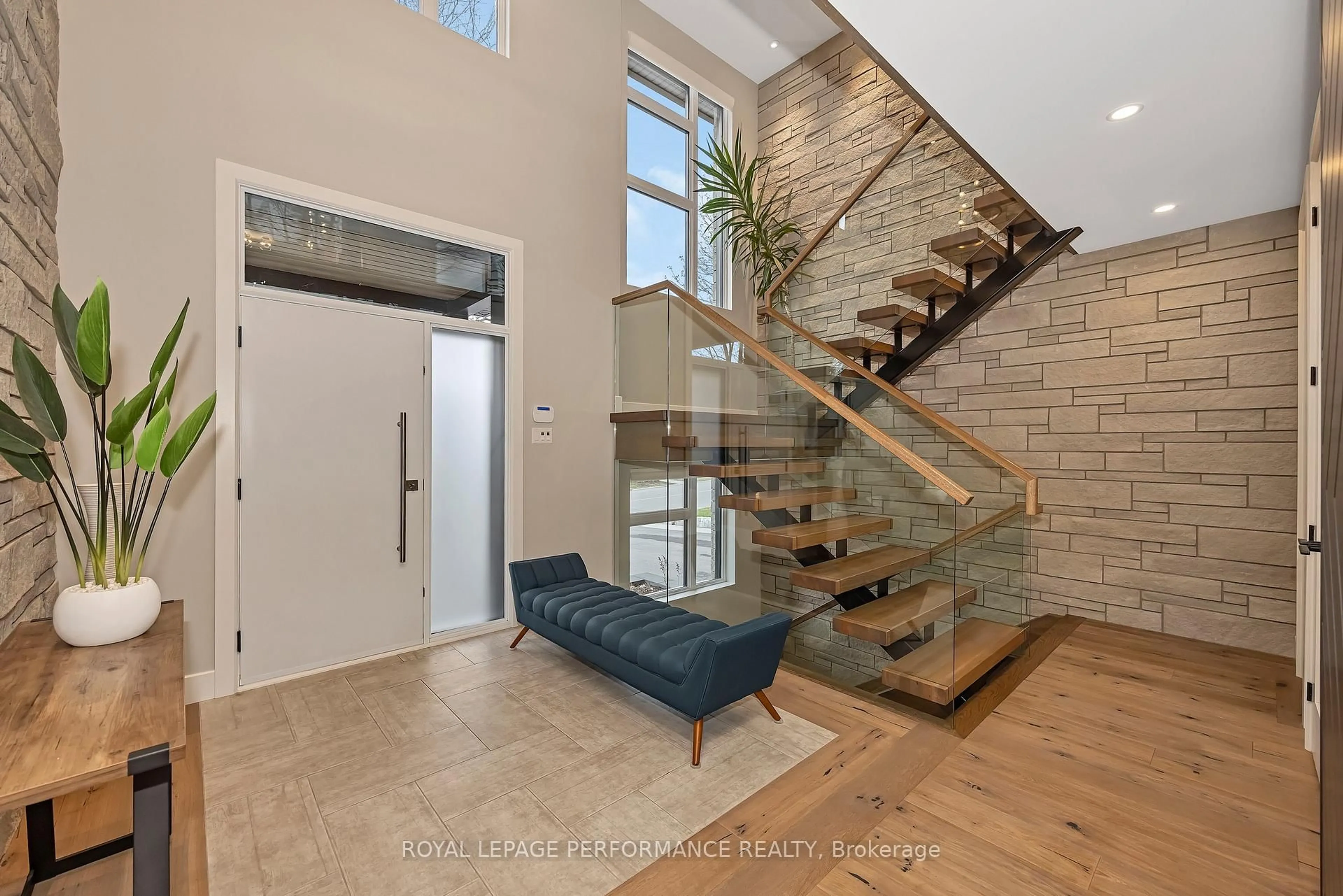 Indoor entryway for 544 Neighbourhood Way, Ottawa Ontario K1G 0J2