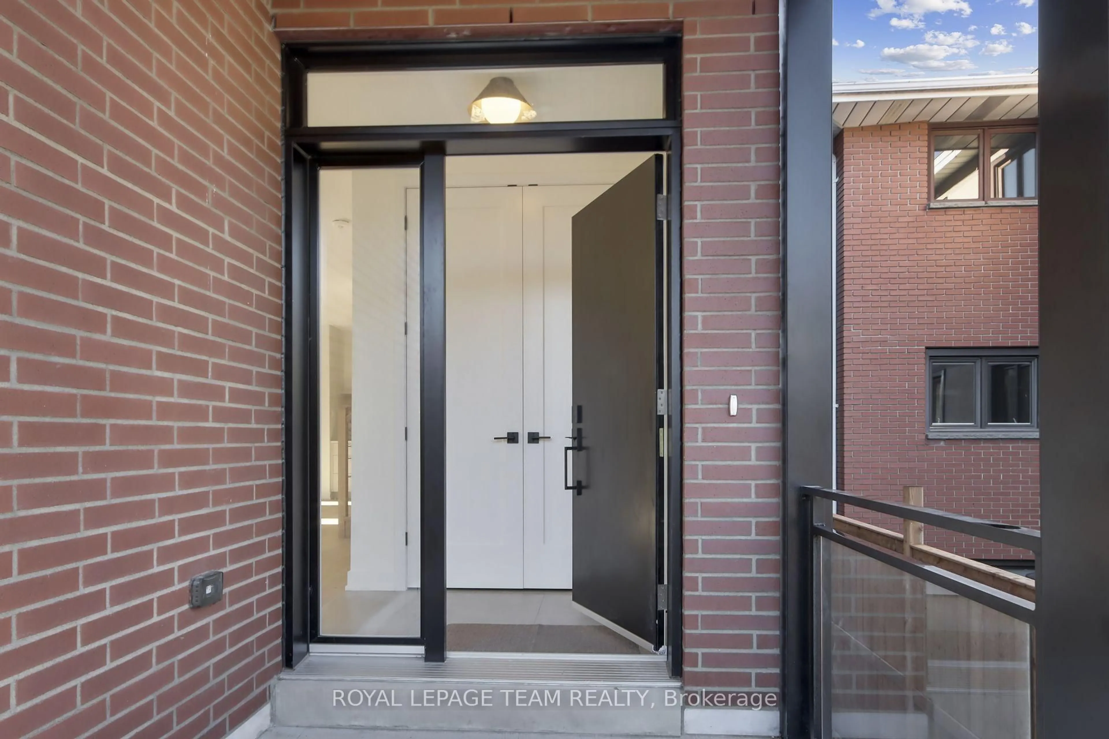 Indoor entryway for 241 Breezehill Ave #B/B2, Ottawa Ontario K1Y 2J2