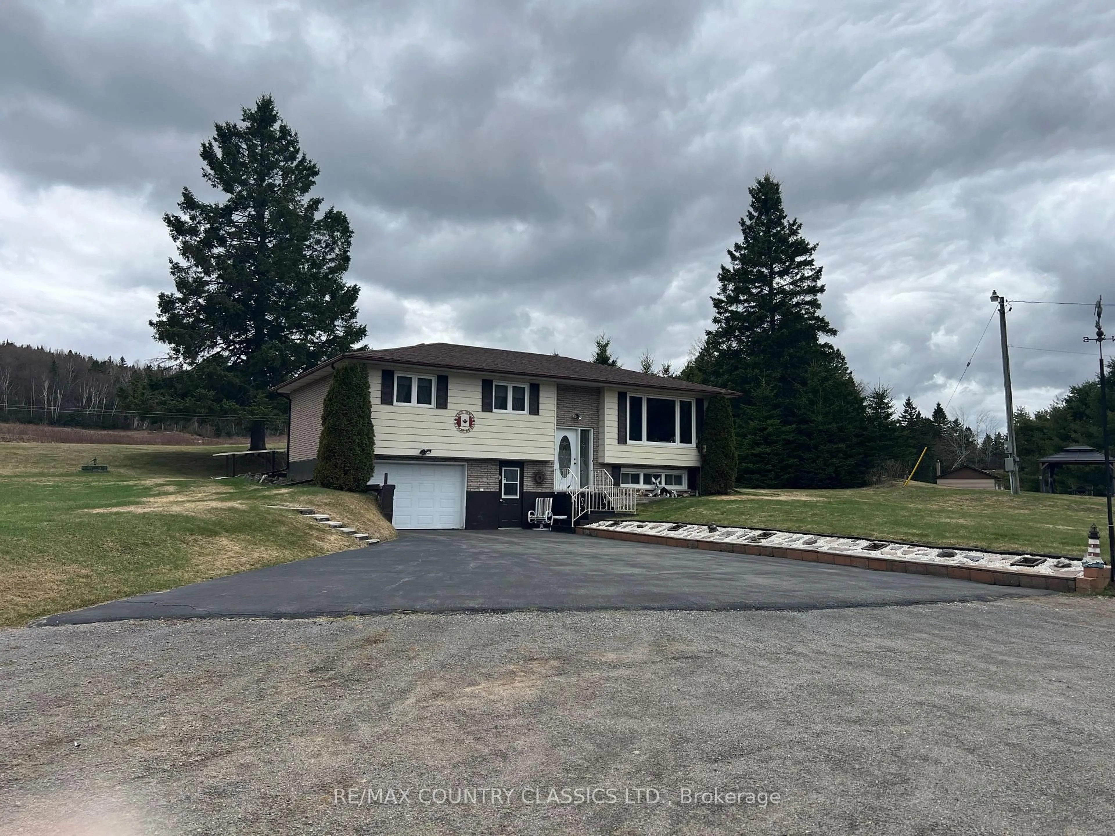 A pic from outside/outdoor area/front of a property/back of a property/a pic from drone, mountain view for 3559 South Baptiste Lake Rd, Highlands East Ontario K0L 2A0