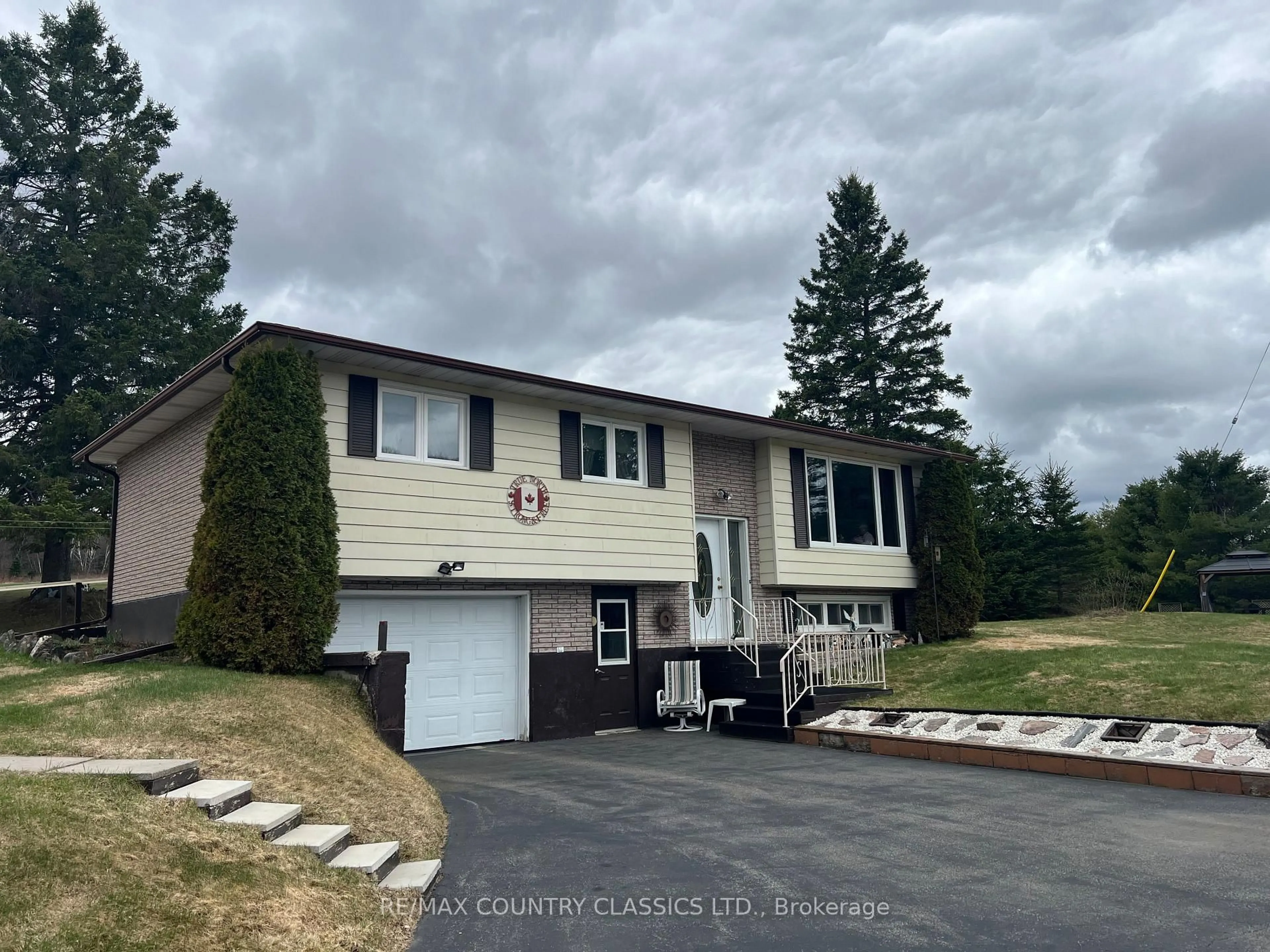 Home with vinyl exterior material, unknown for 3559 South Baptiste Lake Rd, Highlands East Ontario K0L 2A0