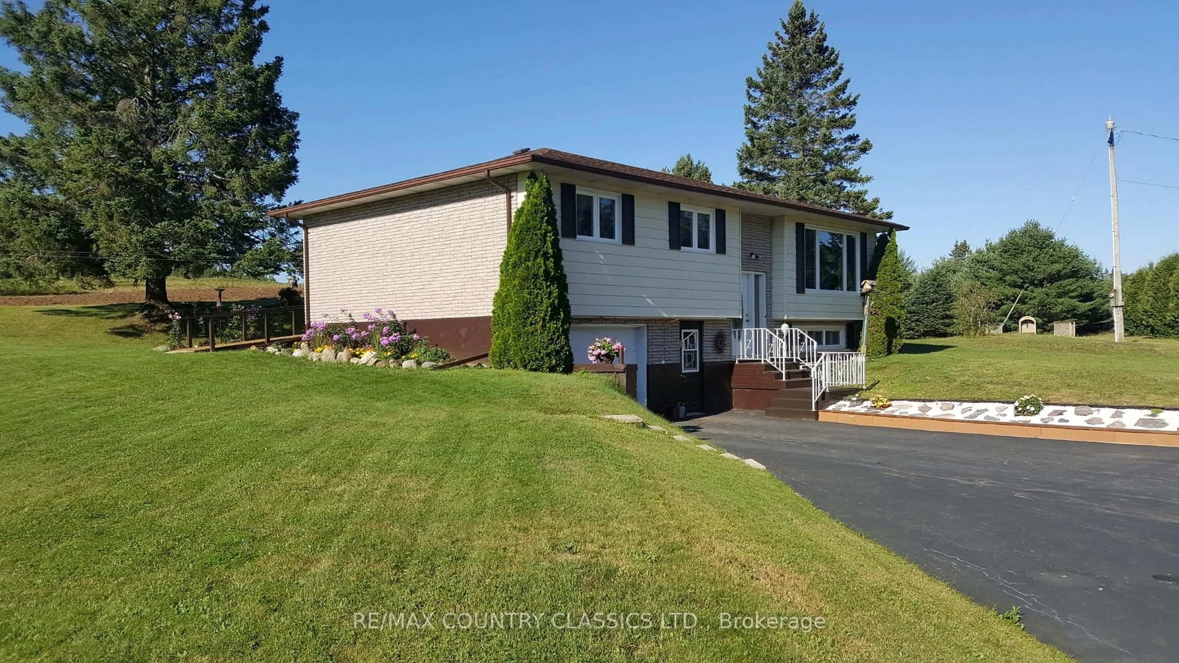 Home with vinyl exterior material, unknown for 3559 South Baptiste Lake Rd, Highlands East Ontario K0L 2A0