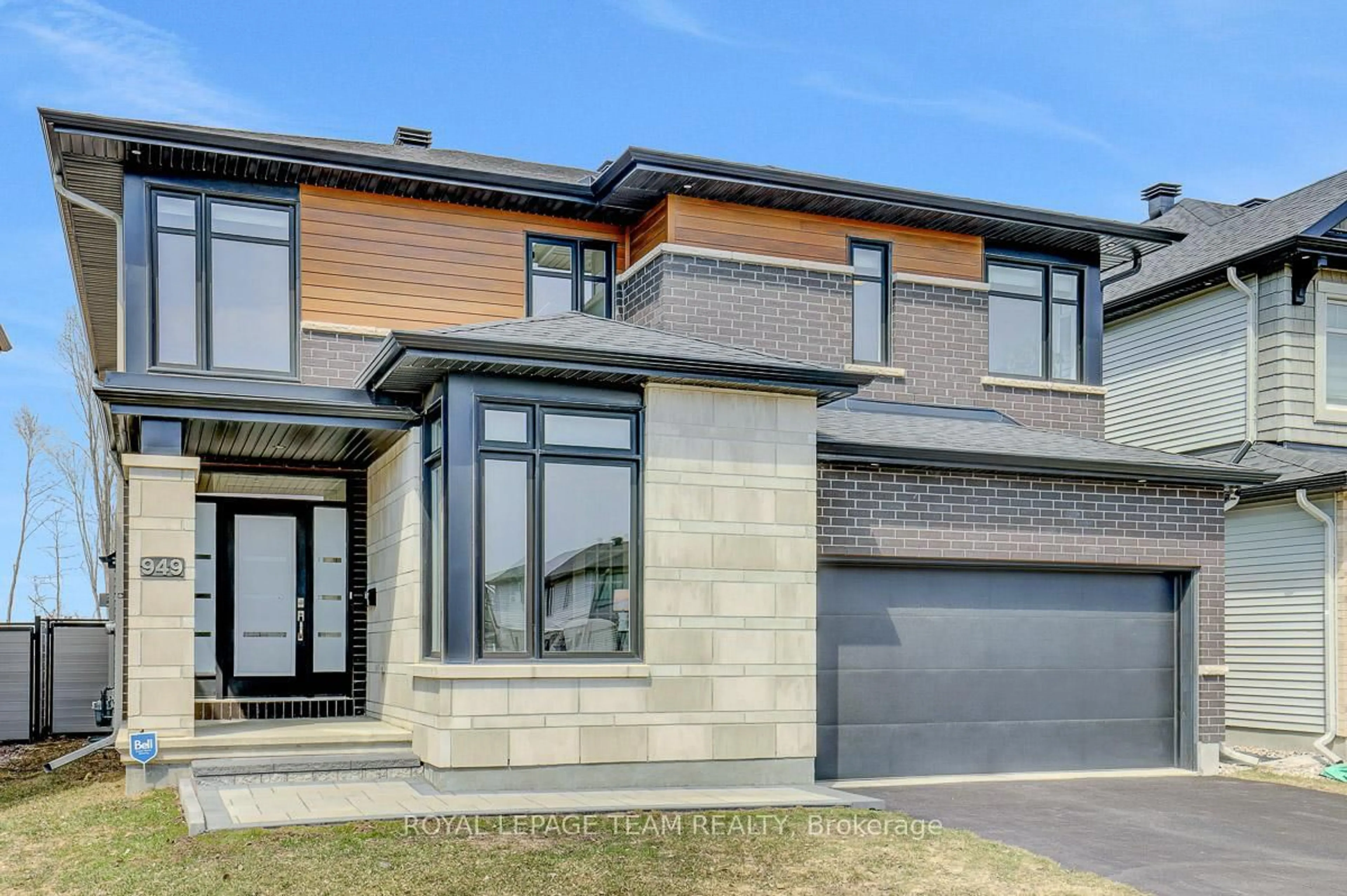 Home with brick exterior material, street for 949 Atrium Rdge, Manotick Ontario K4M 0P3