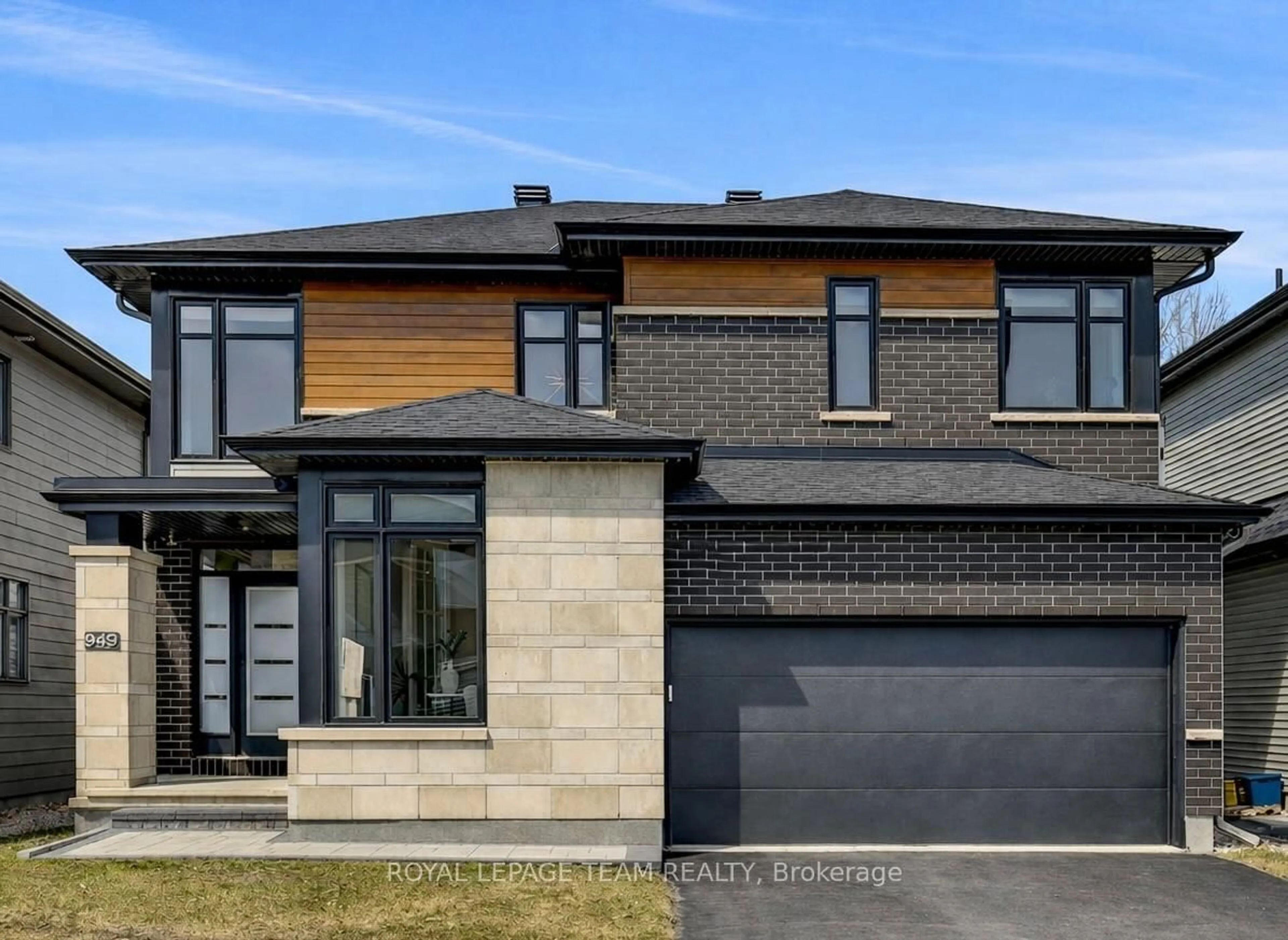 Home with brick exterior material, street for 949 Atrium Rdge, Manotick Ontario K4M 0P3
