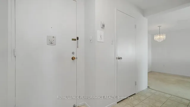 915 Elmsmere Rd #903, Ottawa 3