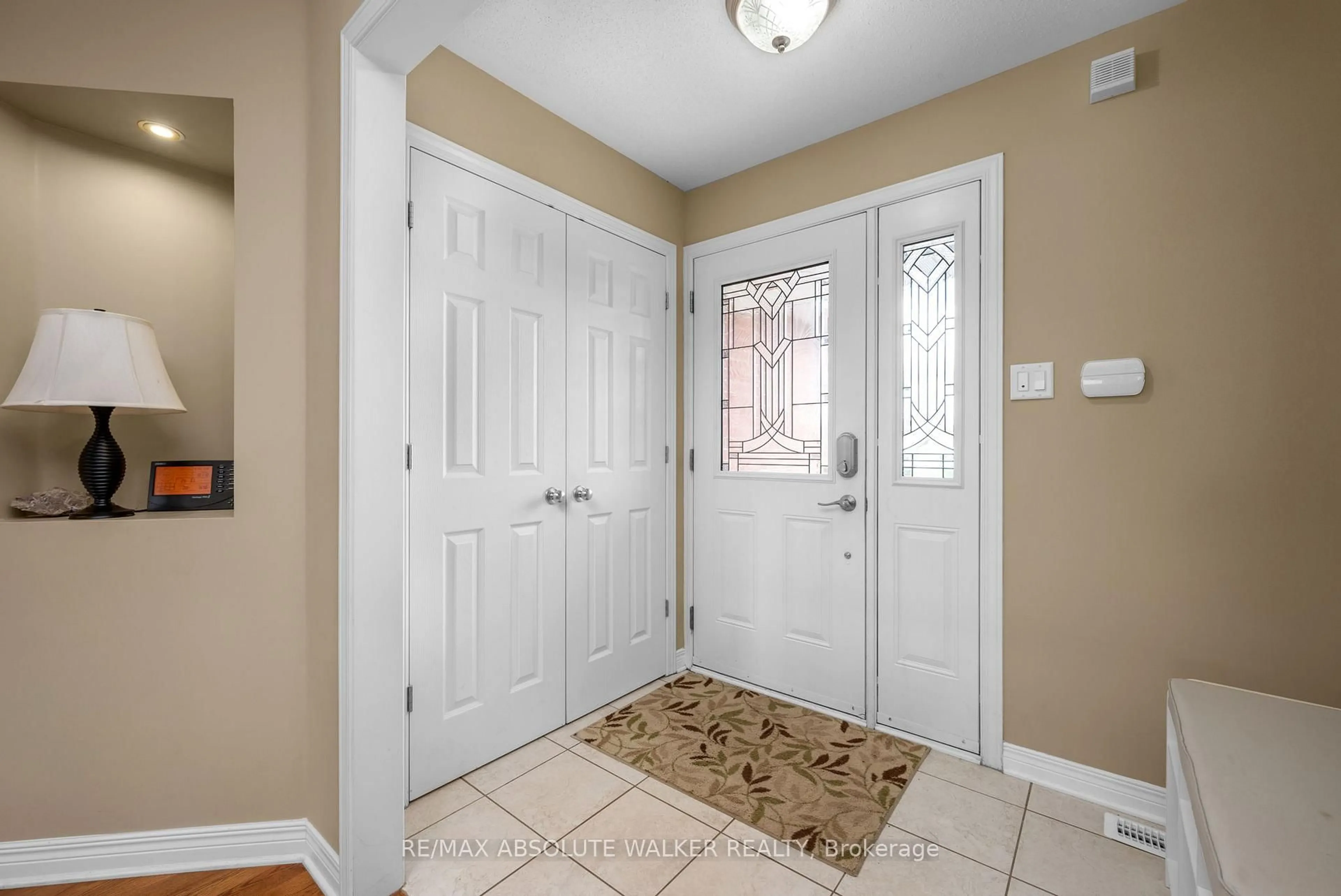 Indoor entryway for 160 Duncan Dr, Almonte Ontario K0A 1A0