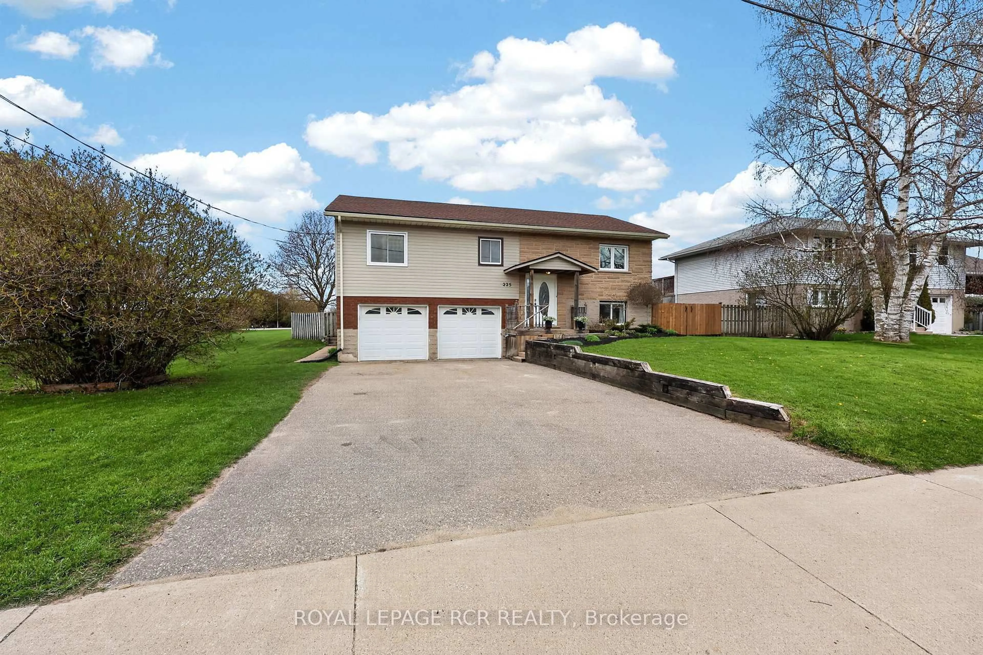 A pic from outside/outdoor area/front of a property/back of a property/a pic from drone, street for 225 Carrol St, Wellington North Ontario N0G 1A0