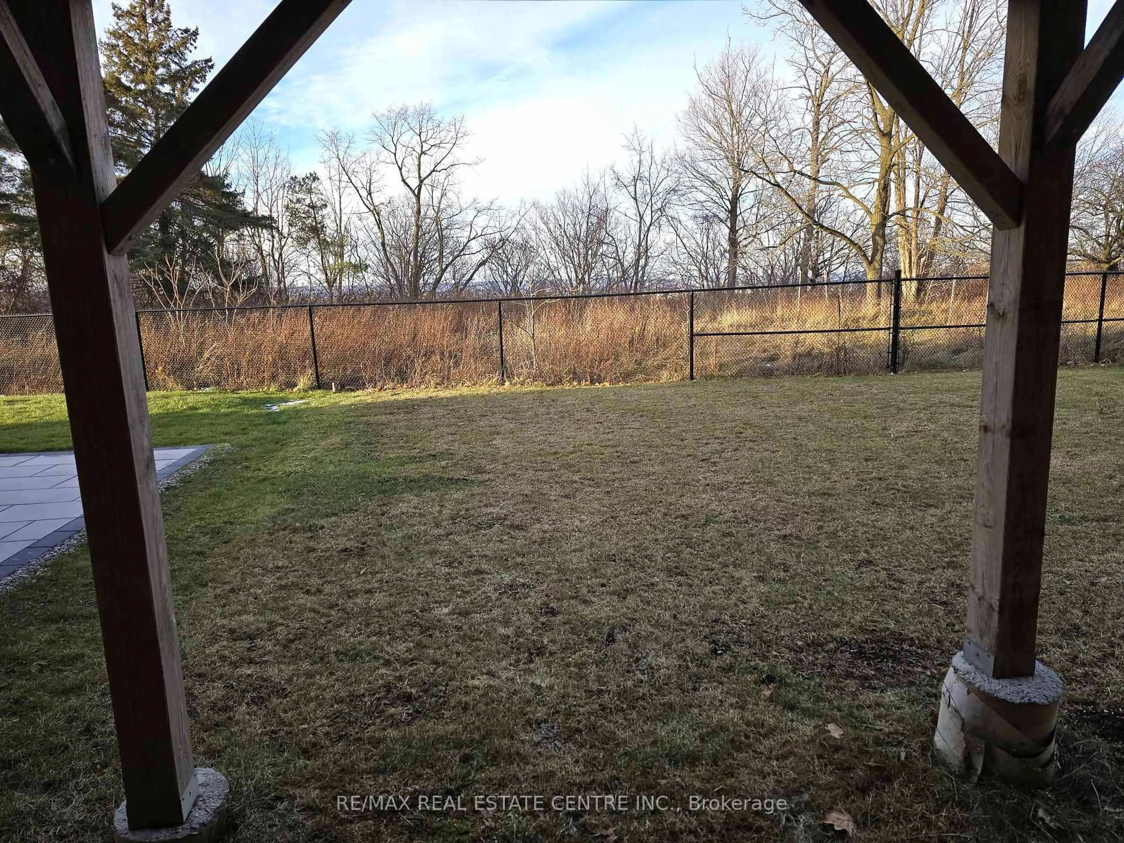 A pic from outside/outdoor area/front of a property/back of a property/a pic from drone, forest/trees view for 119 Cuesta Hts, Hamilton Ontario L8J 0M2