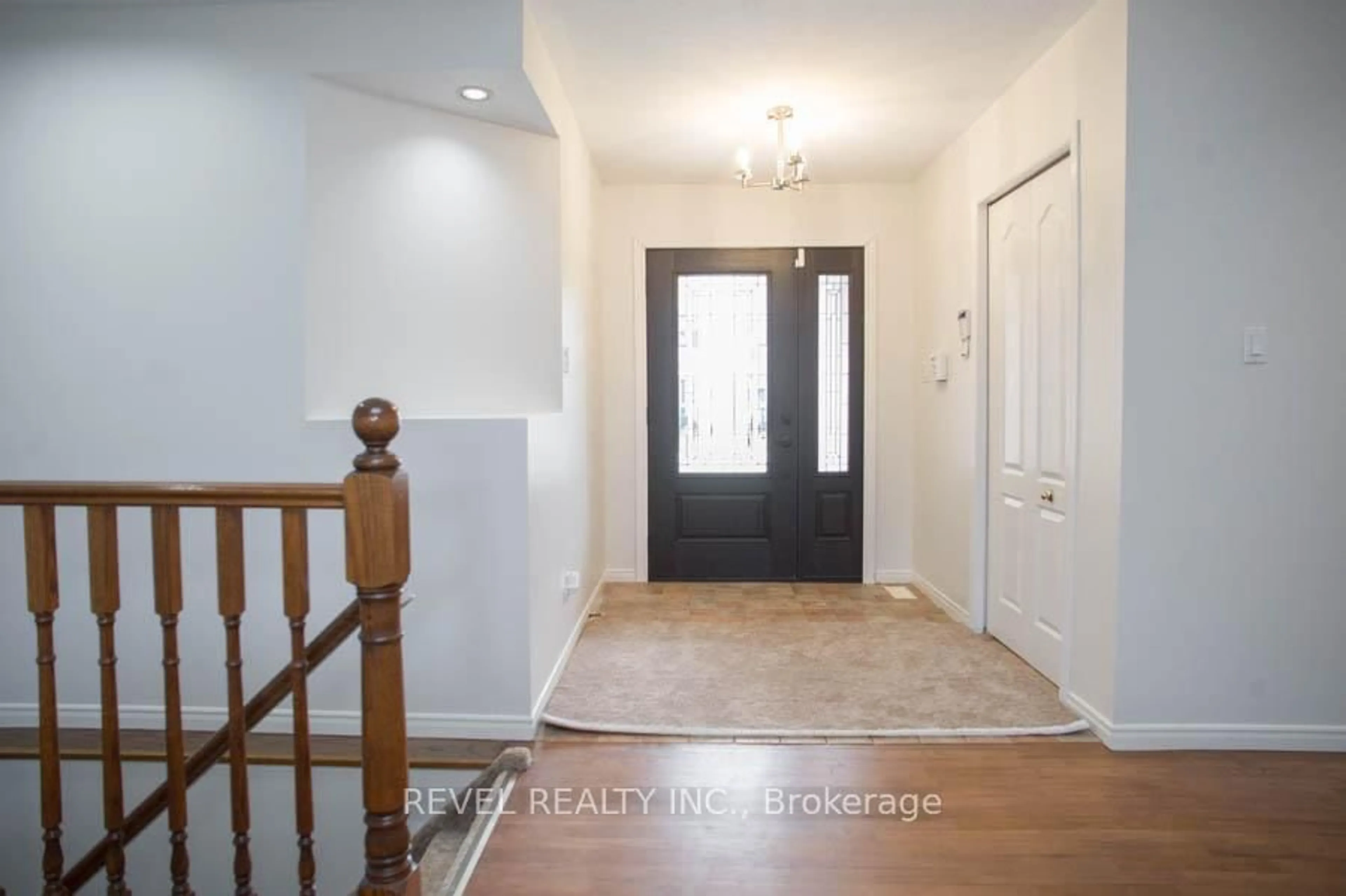 Indoor entryway for 15 Dogwood Dr, Tillsonburg Ontario N4G 5S5