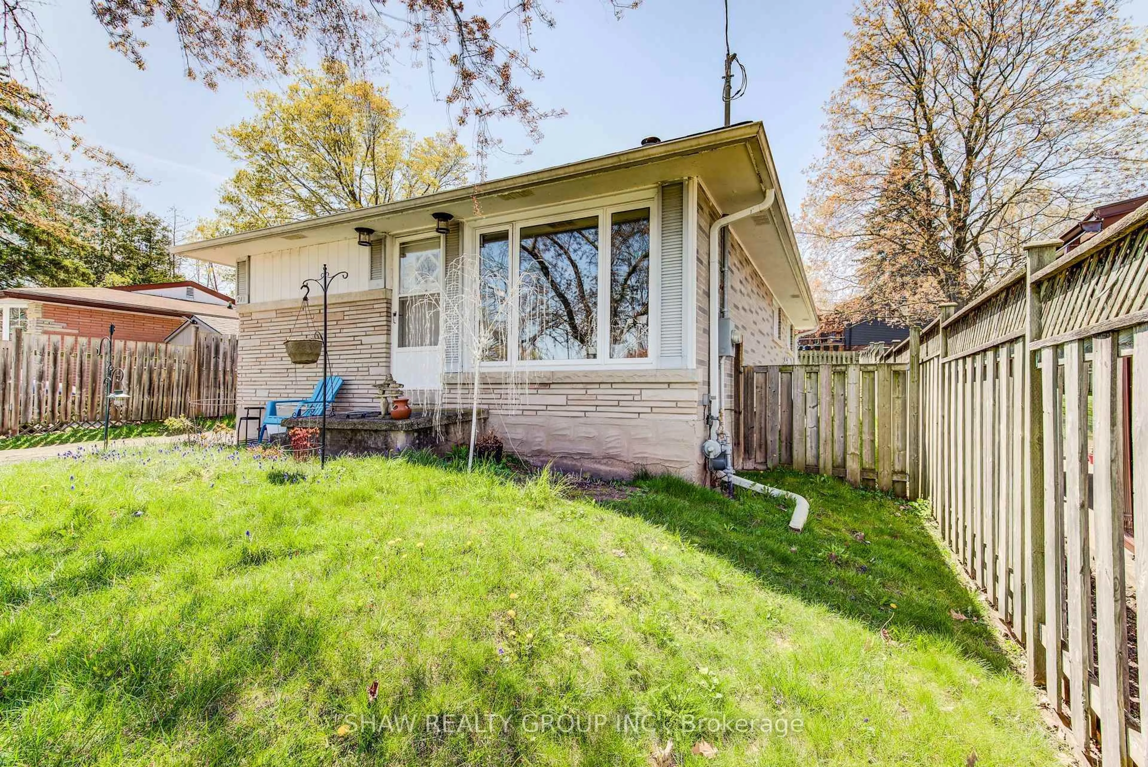 Unknown for 216 Hungerford Rd, Cambridge Ontario N3C 2R4
