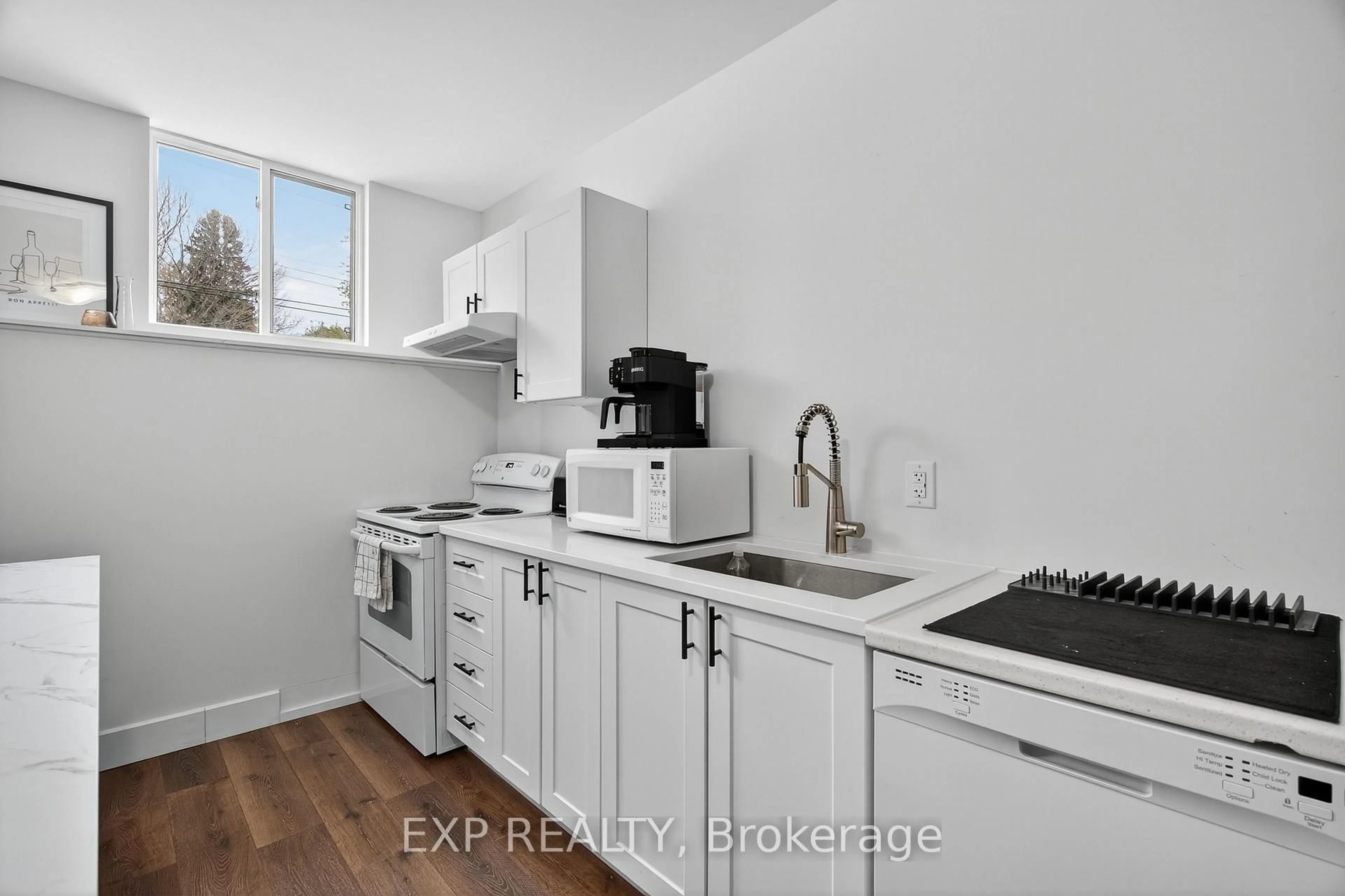 Standard kitchen, ceramic/tile floor for 53 Lakeview Ave, Kingston Ontario K7M 3T4