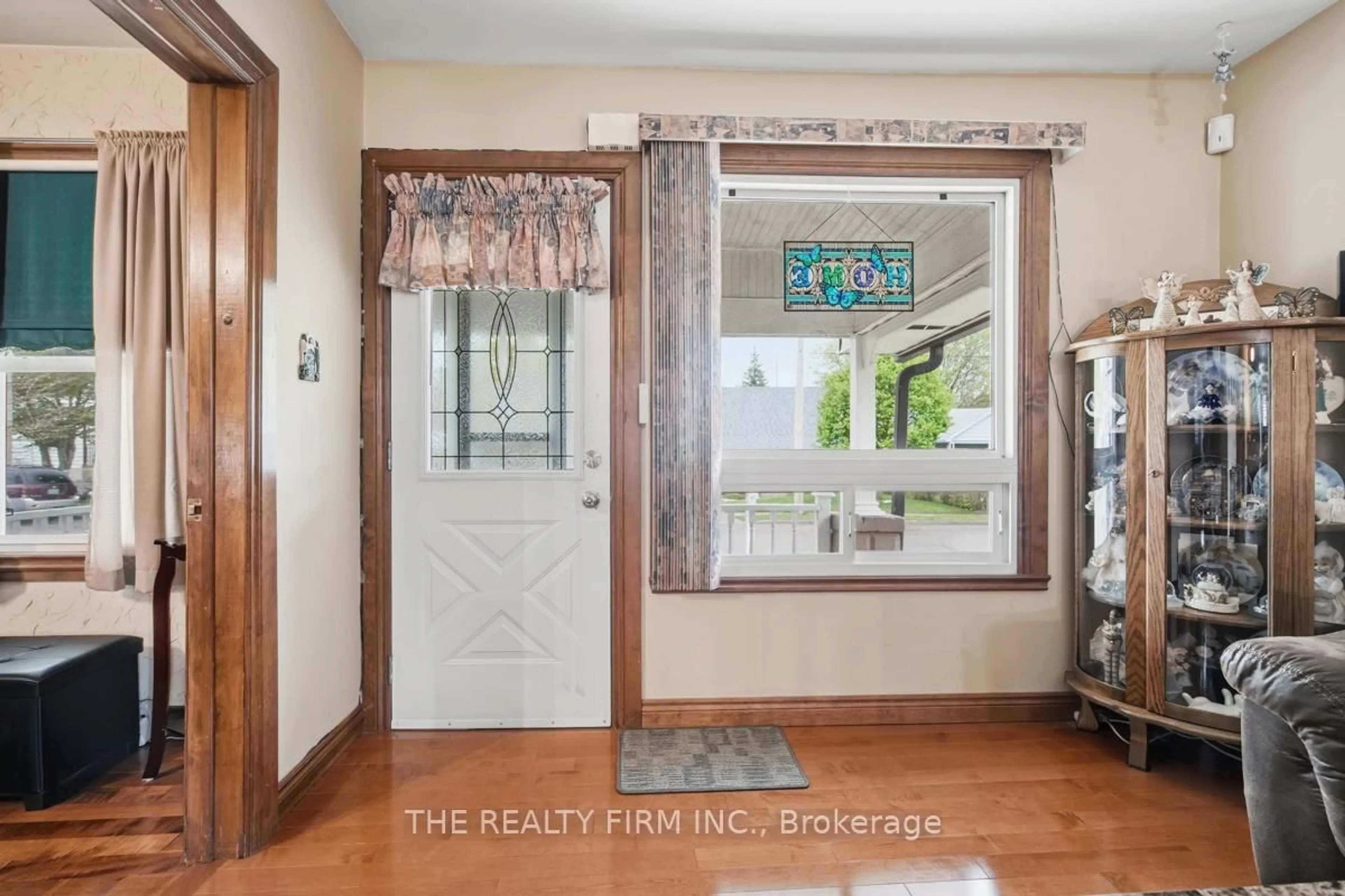 Indoor entryway for 201 Giles St, London East Ontario N5Z 2V9