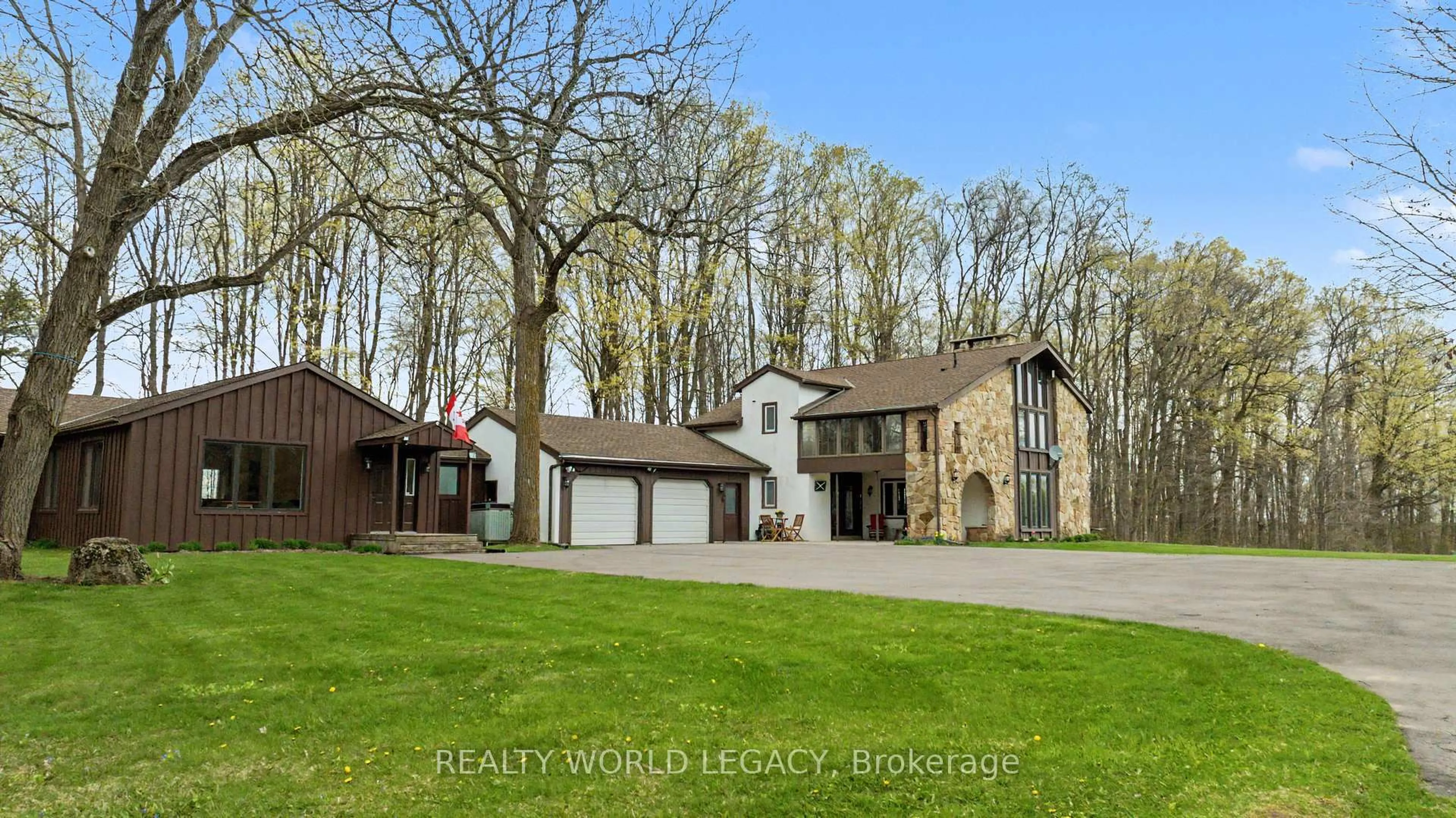 A pic from outside/outdoor area/front of a property/back of a property/a pic from drone, unknown for 2236 Centre Rd, Hamilton Ontario L0P 1B0