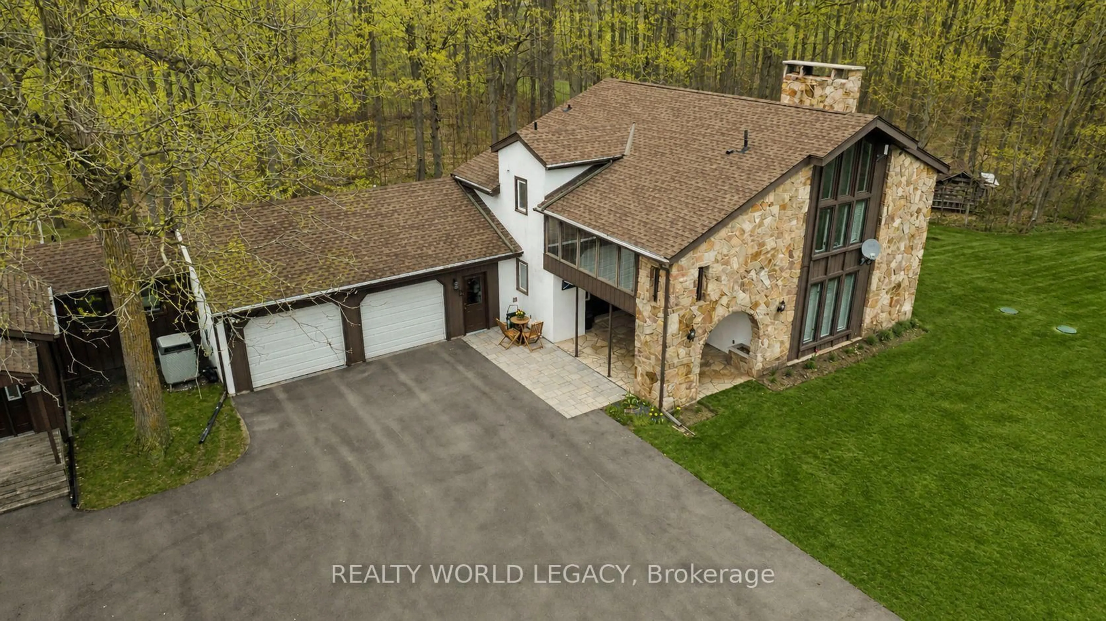 A pic from outside/outdoor area/front of a property/back of a property/a pic from drone, unknown for 2236 Centre Rd, Hamilton Ontario L0P 1B0
