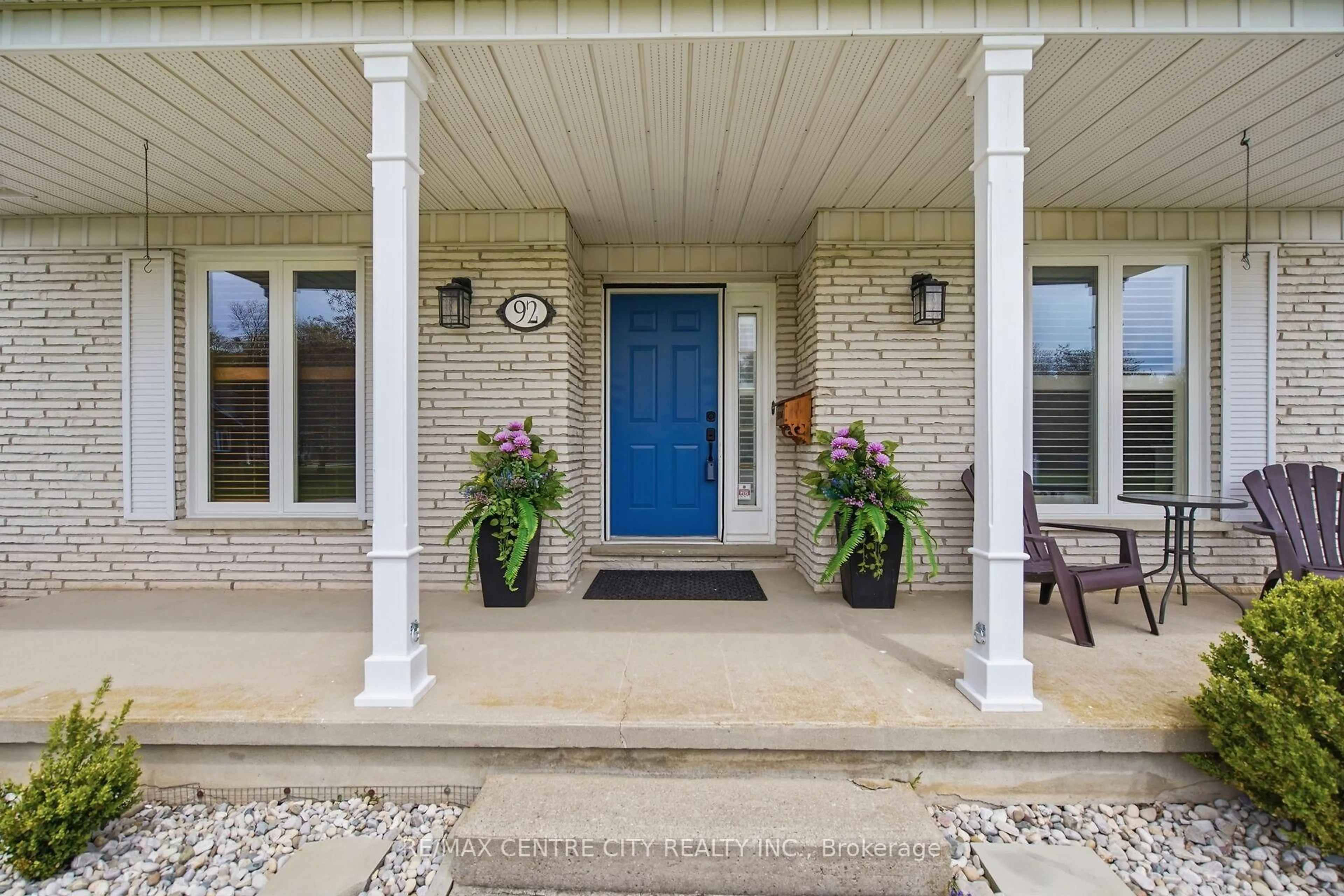 Indoor entryway for 92 Mill St, Middlesex Centre Ontario N0M 2A0