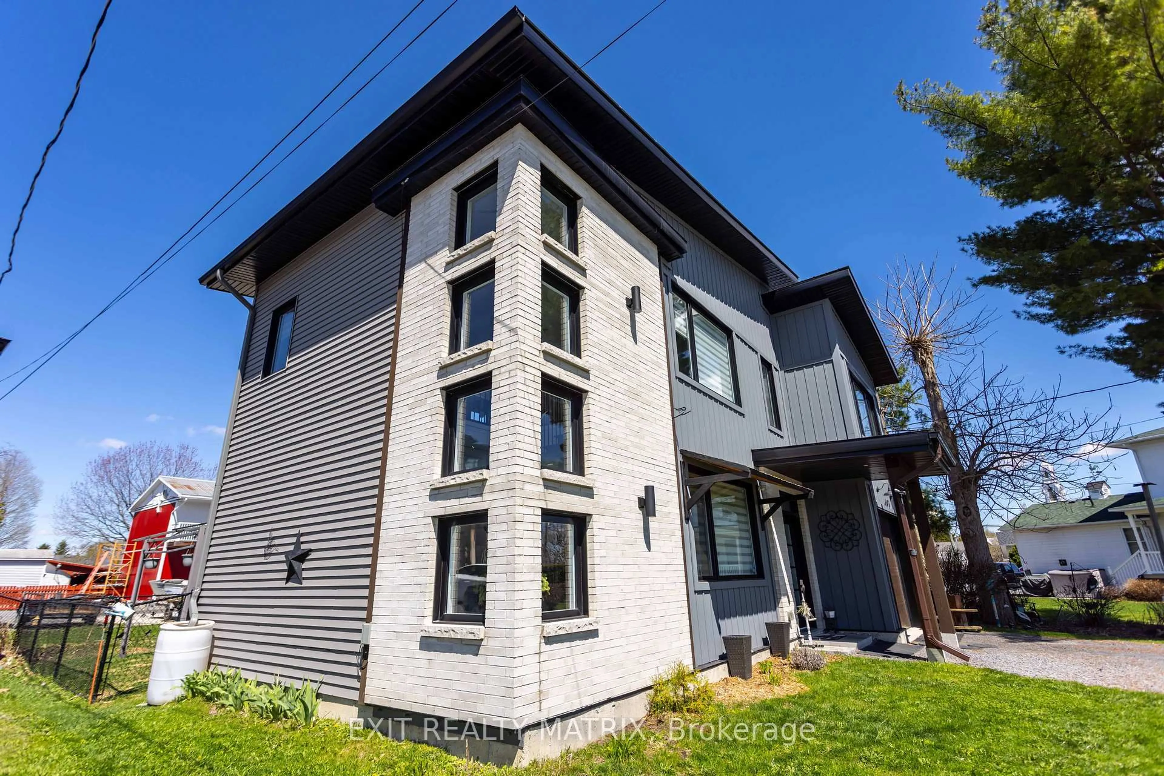 Home with brick exterior material, building for 686 ST ISIDORE Rd, Casselman Ontario K0A 1M0