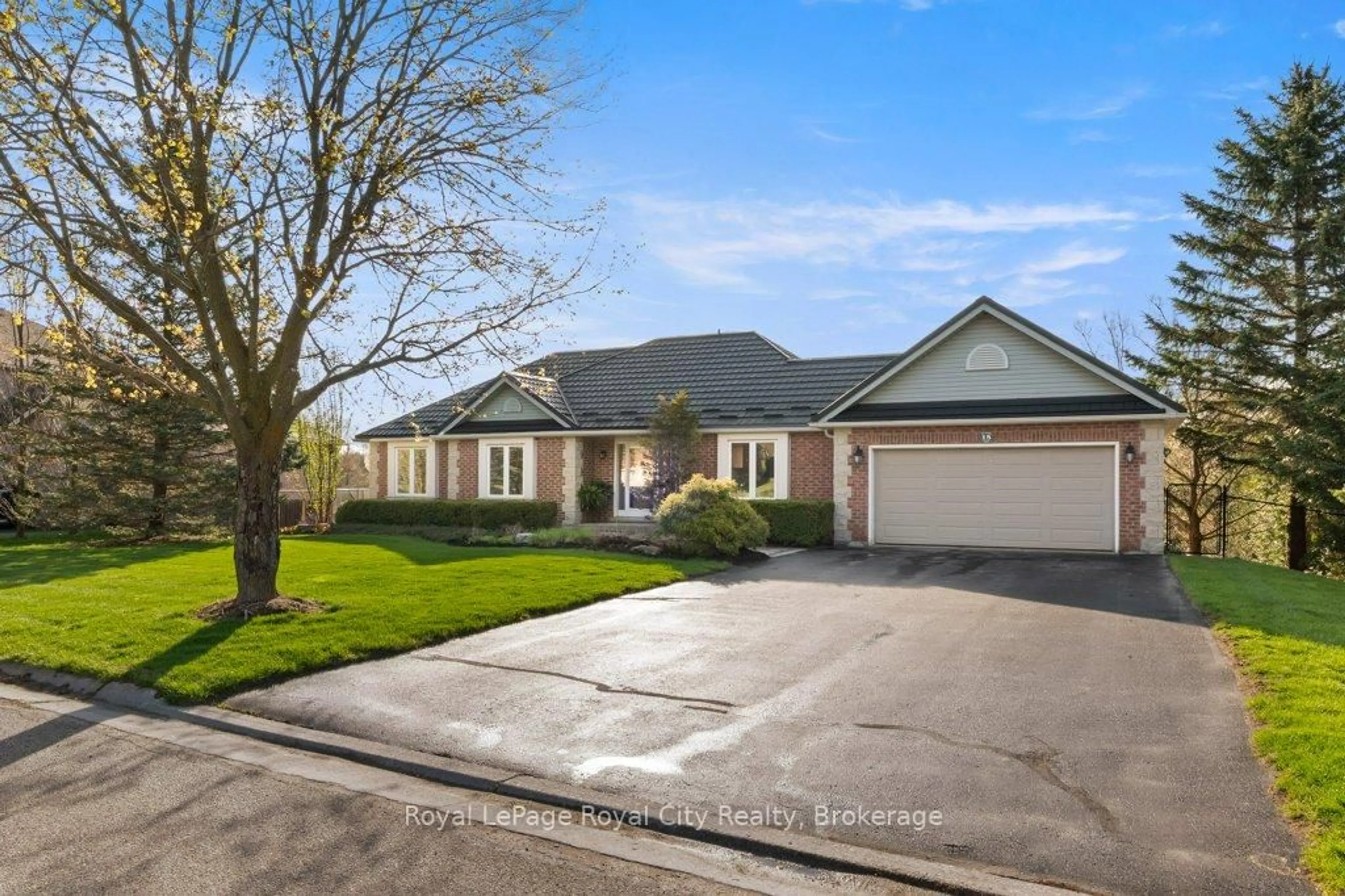 A pic from outside/outdoor area/front of a property/back of a property/a pic from drone, street for 15 Manresa Crt, Guelph/Eramosa Ontario N1E 0N8