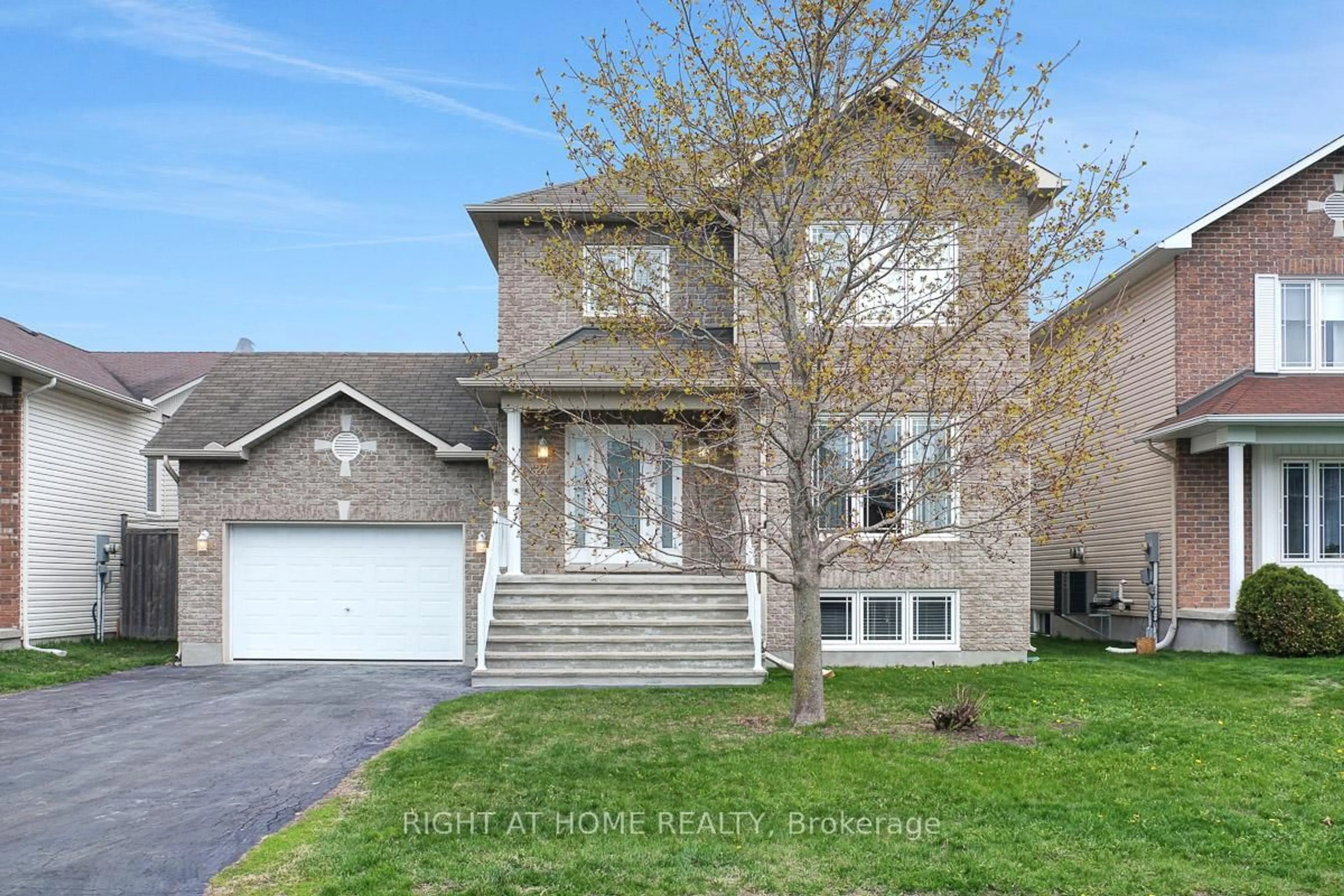 Unknown for 27 Manoir St, Russell Ontario K0A 1W0