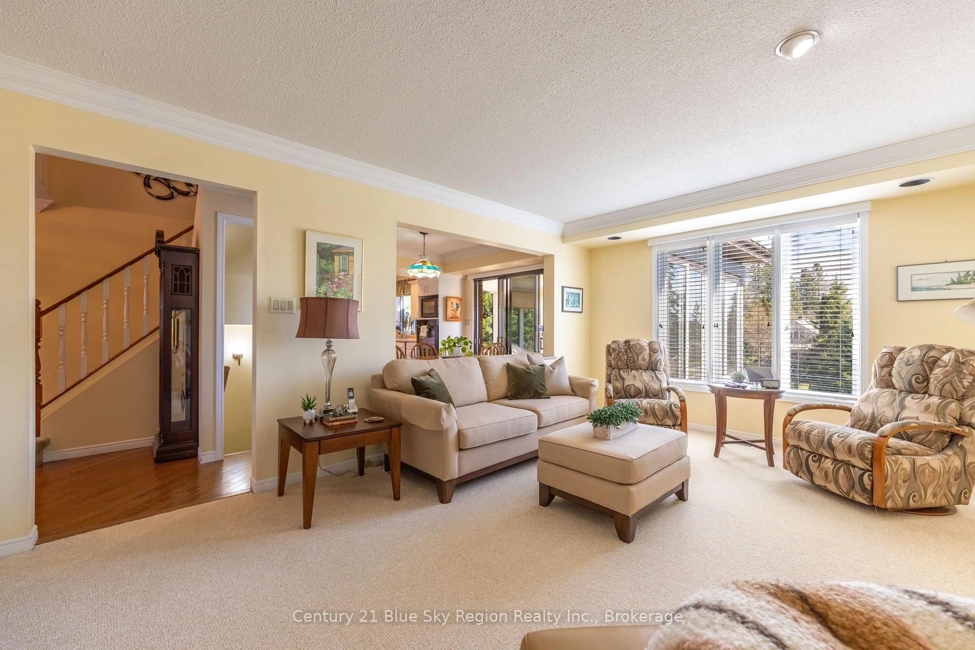 Living room with furniture, unknown for 823 Golf Club Rd, North Bay Ontario P1B 8G2