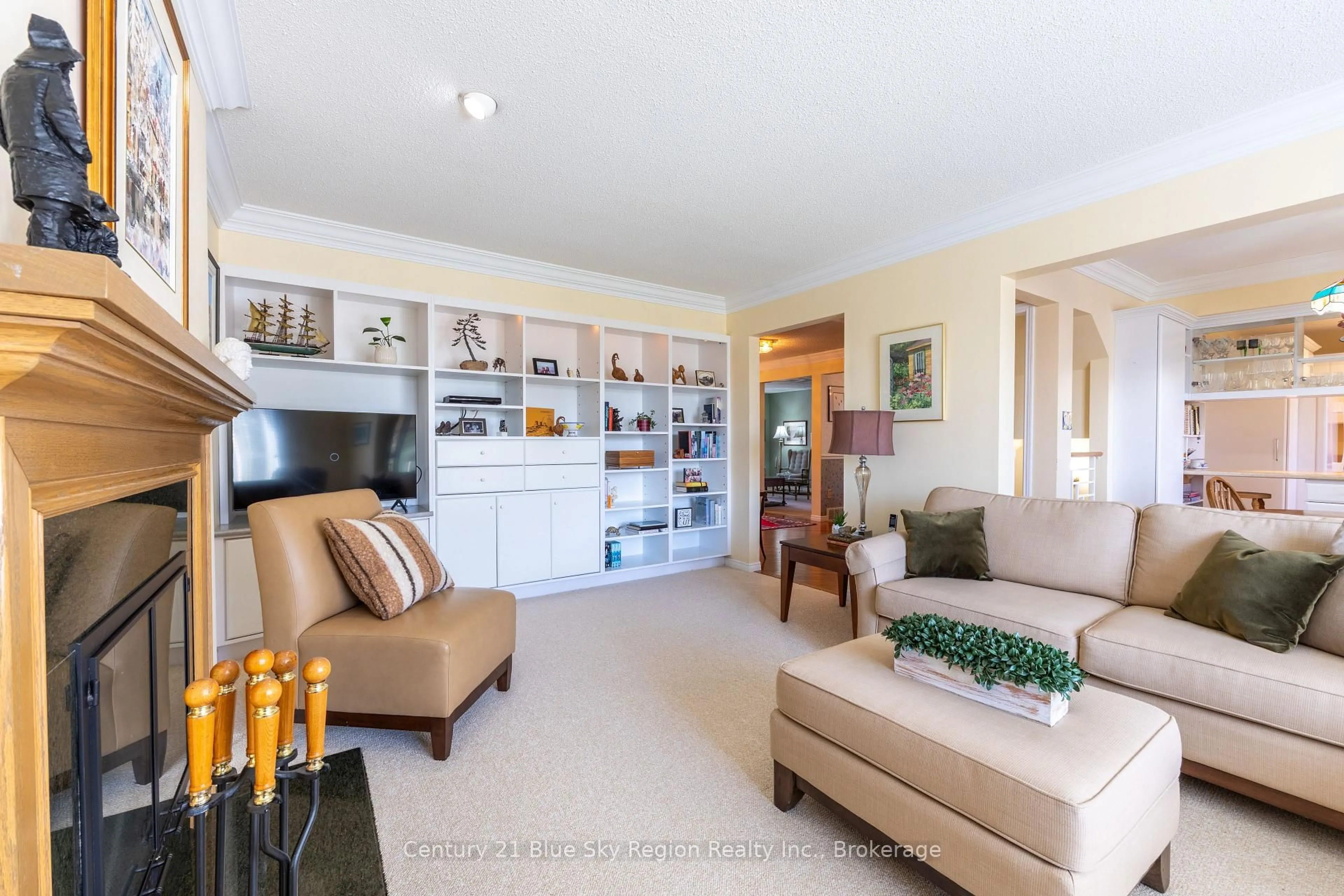 Living room with furniture, ceramic/tile floor for 823 Golf Club Rd, North Bay Ontario P1B 8G2