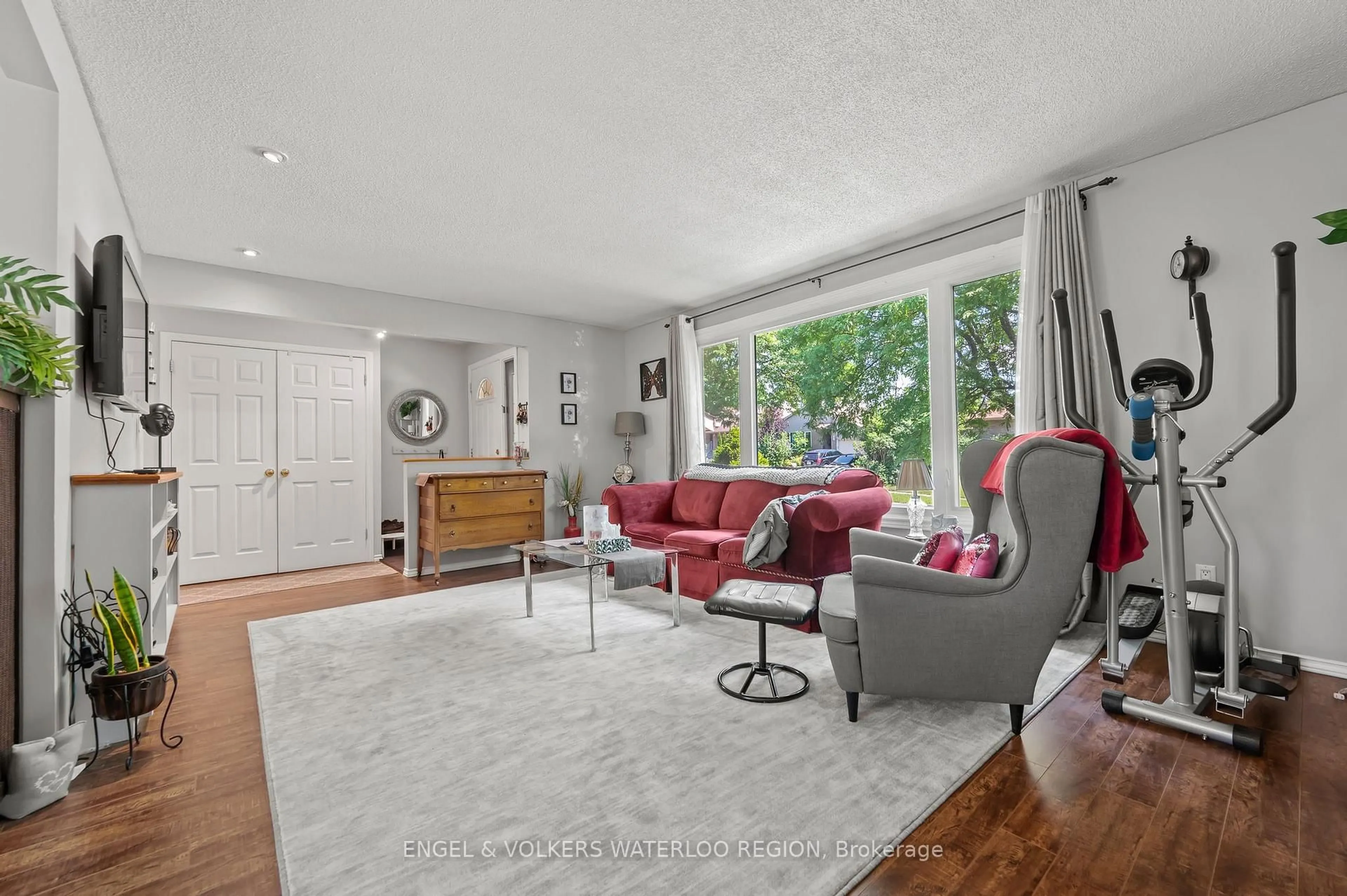 Living room with furniture, unknown for 31 Mulberry Lane, Waterloo Ontario N2L 5L4