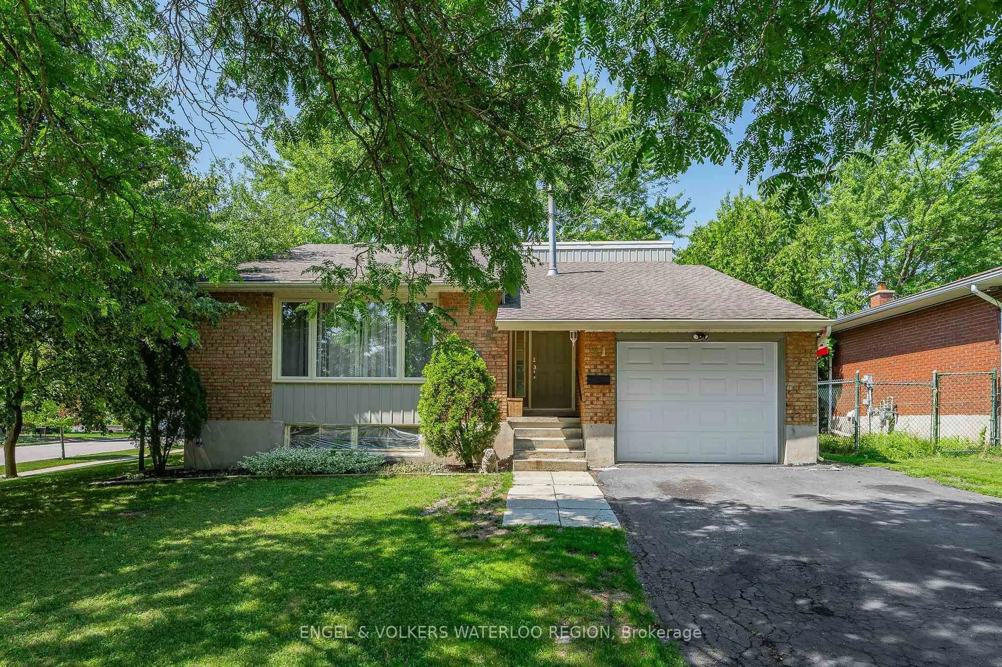 Home with brick exterior material, street for 31 Mulberry Lane, Waterloo Ontario N2L 5L4