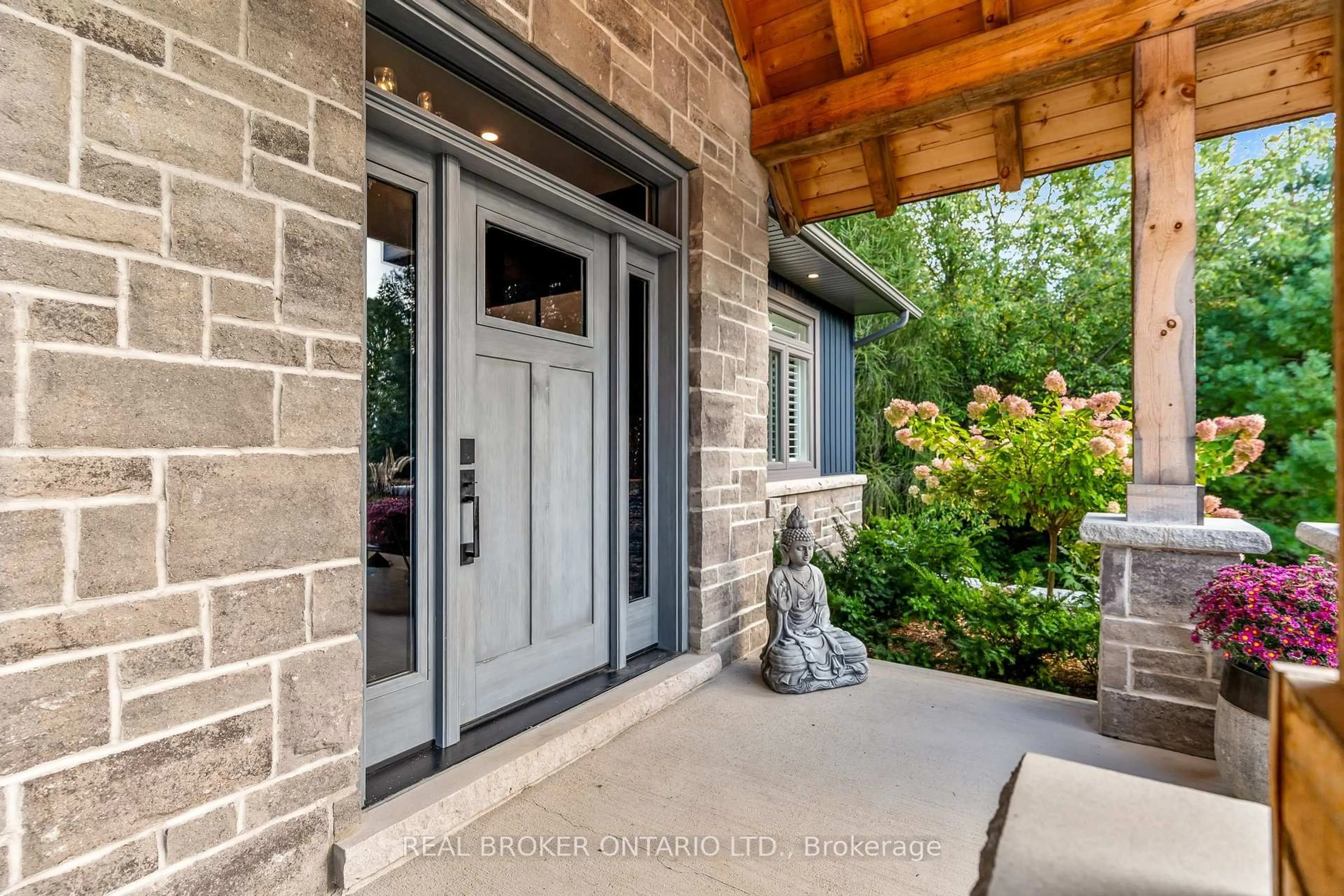 Indoor entryway for 70167 Zion Church Rd, Georgian Bluffs Ontario N0H 2T0