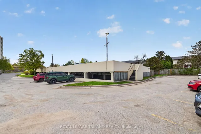 127 Belmont Dr #810, London South 5