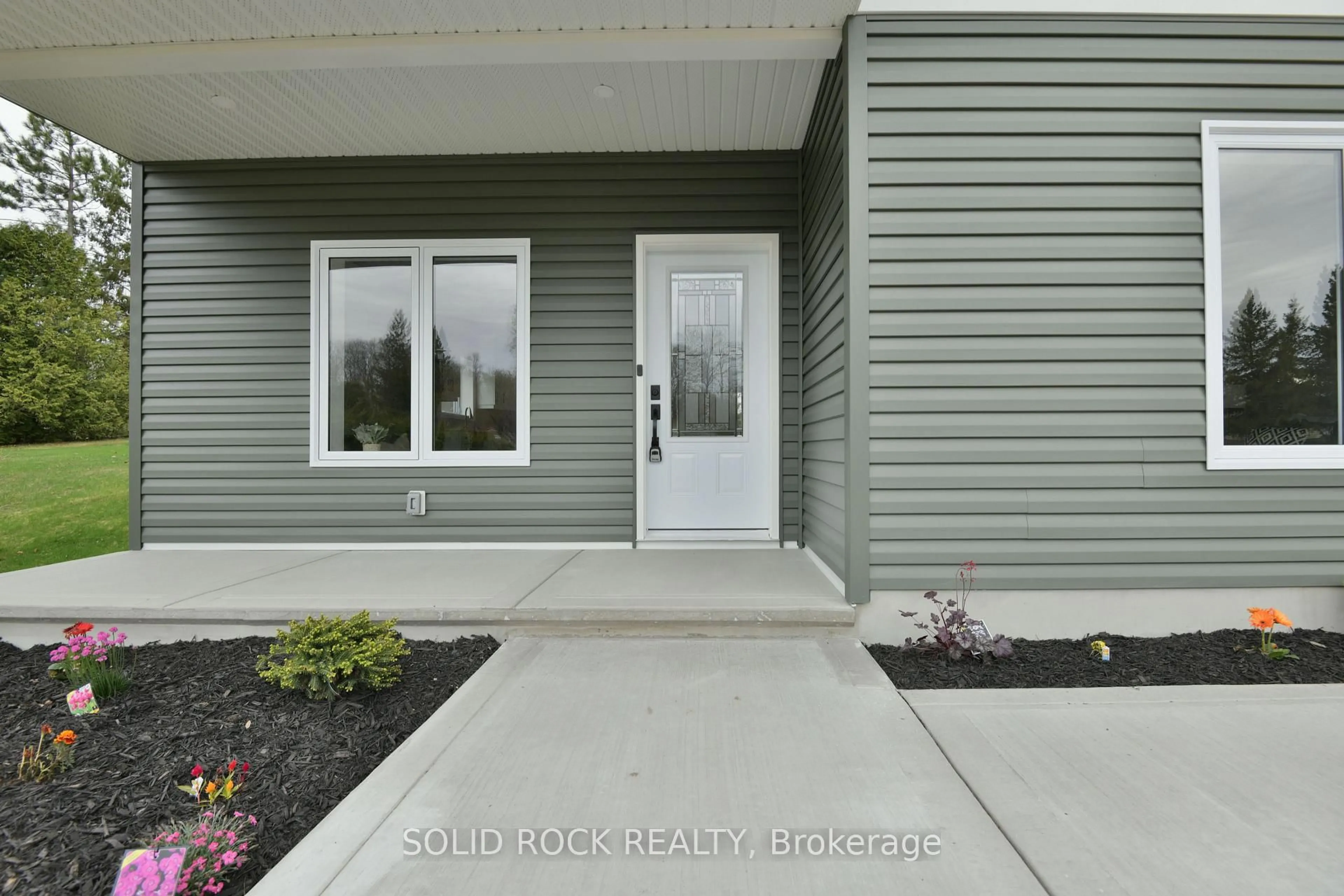 Indoor entryway for 522 Heather Pl, Haley Station Ontario K0J 1Y0