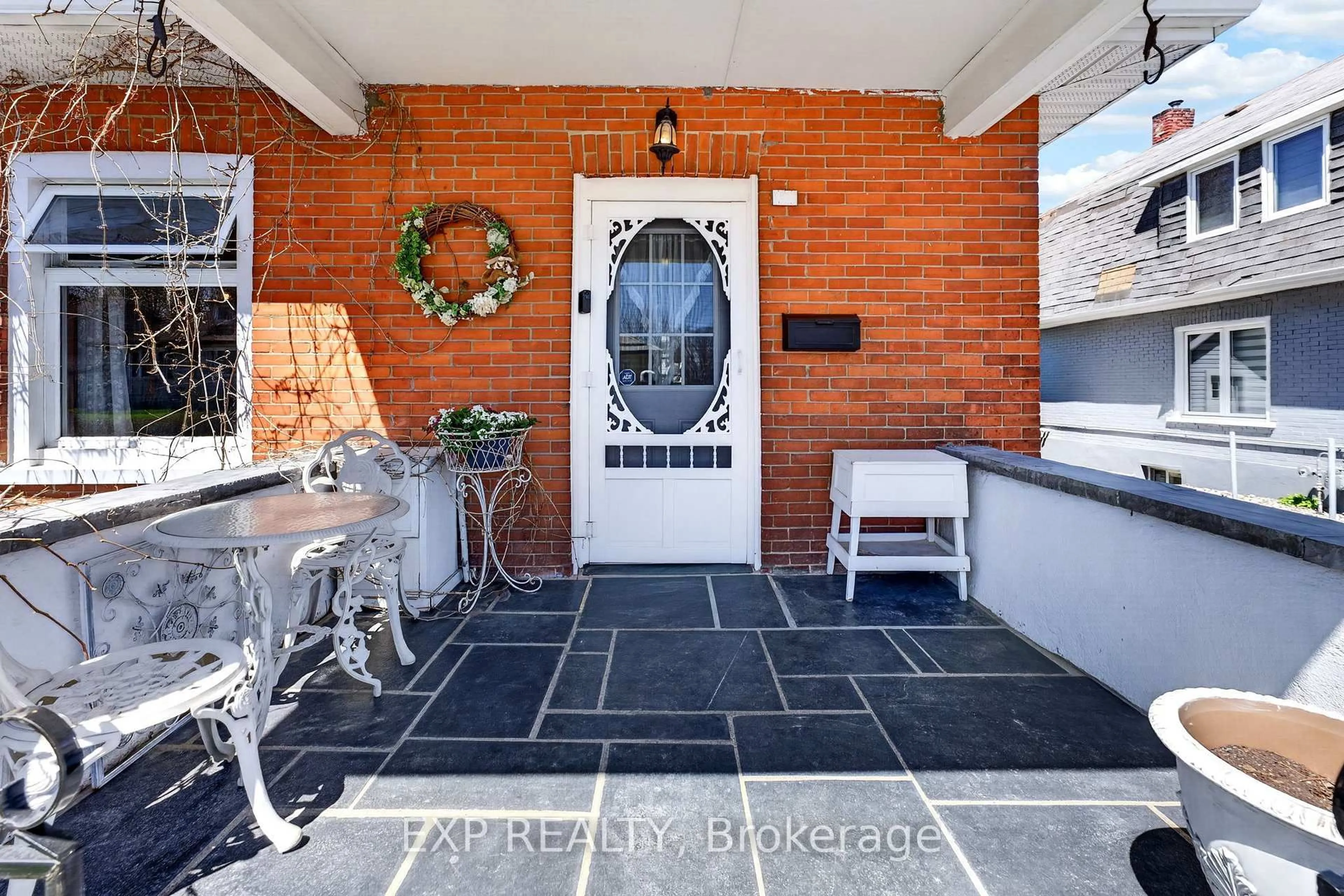 Patio, street for 16 Burton St, Belleville Ontario K8P 1E6