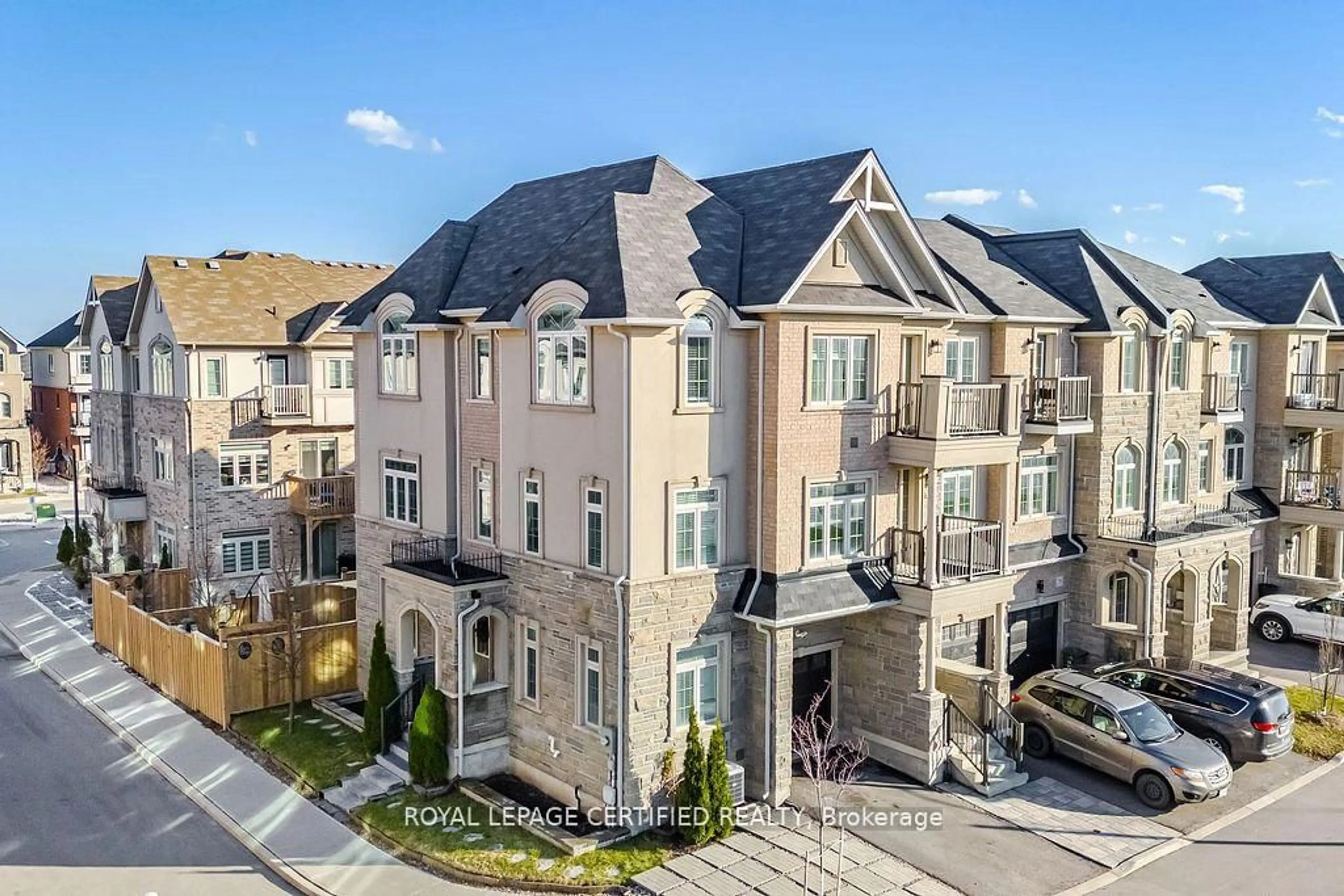 A pic from outside/outdoor area/front of a property/back of a property/a pic from drone, mountain view for 75 Borers Creek Circ, Hamilton Ontario L8B 1W3