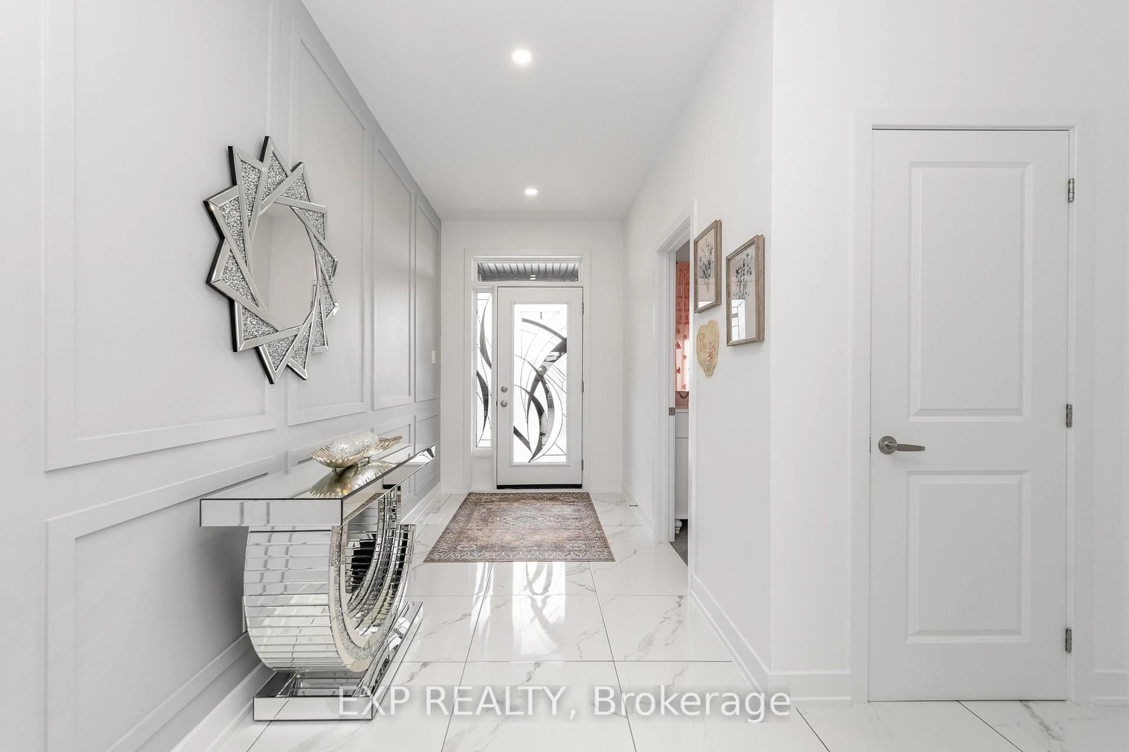 Indoor entryway for 505 Beaufield St, Orleans Ontario K1W 0P1