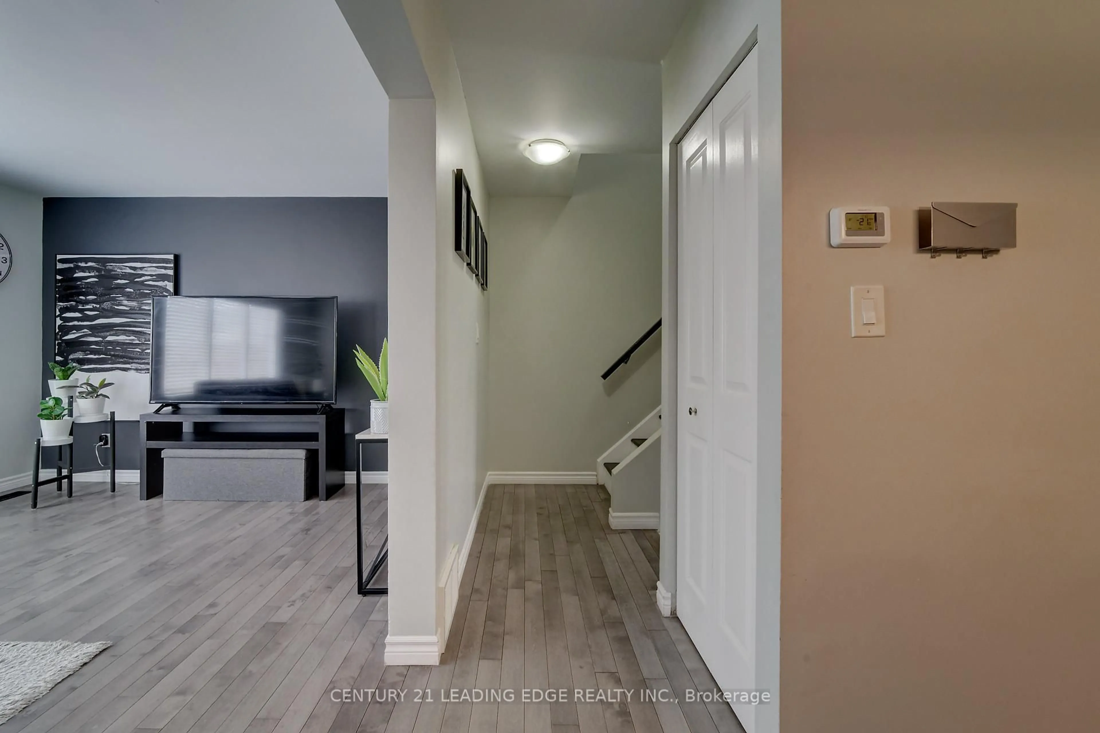 Indoor entryway for 85 Albright Rd #8, Hamilton Ontario L8K 6H1