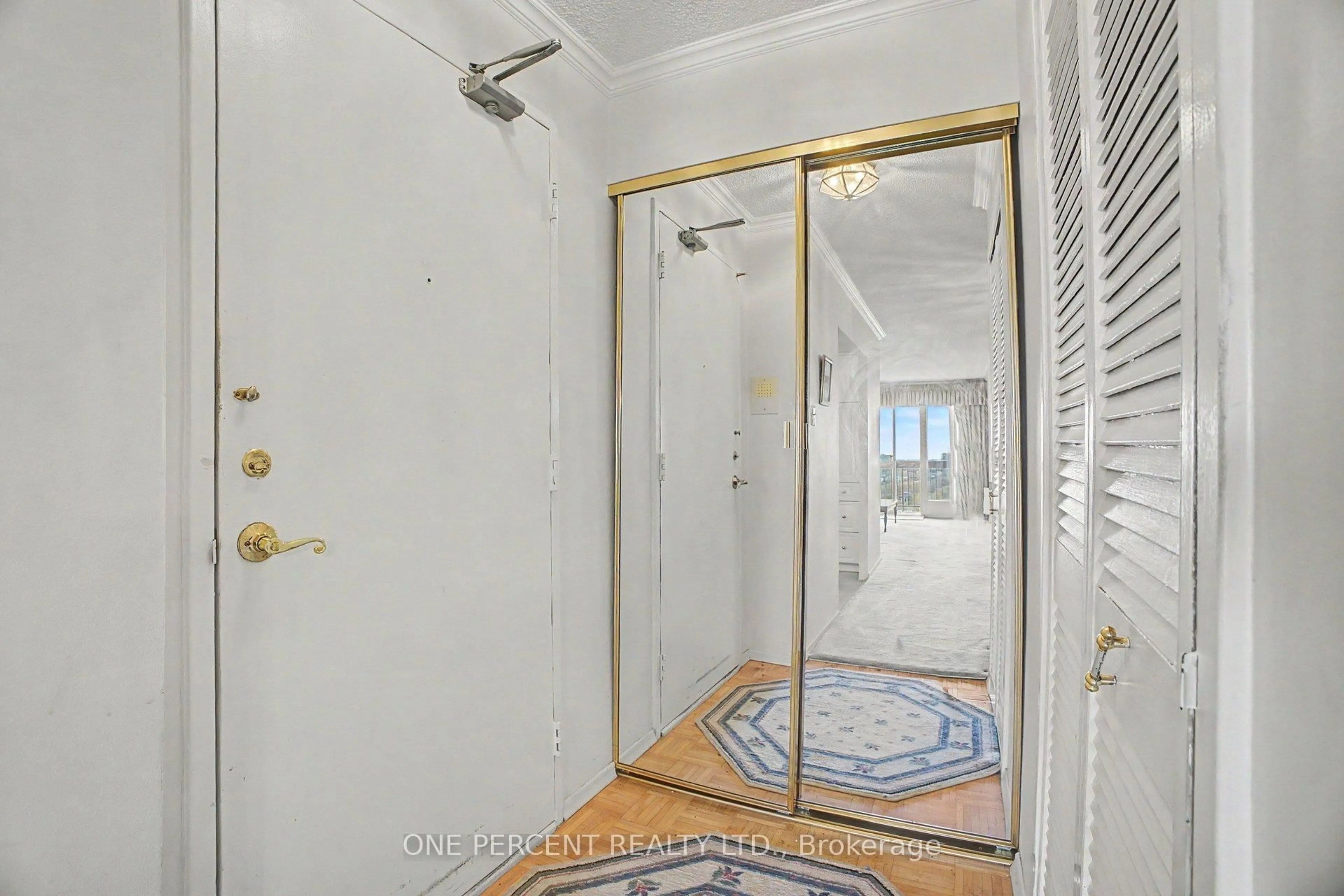 Indoor foyer for 158B McArthur Ave #1807, Ottawa Ontario K1L 8C9