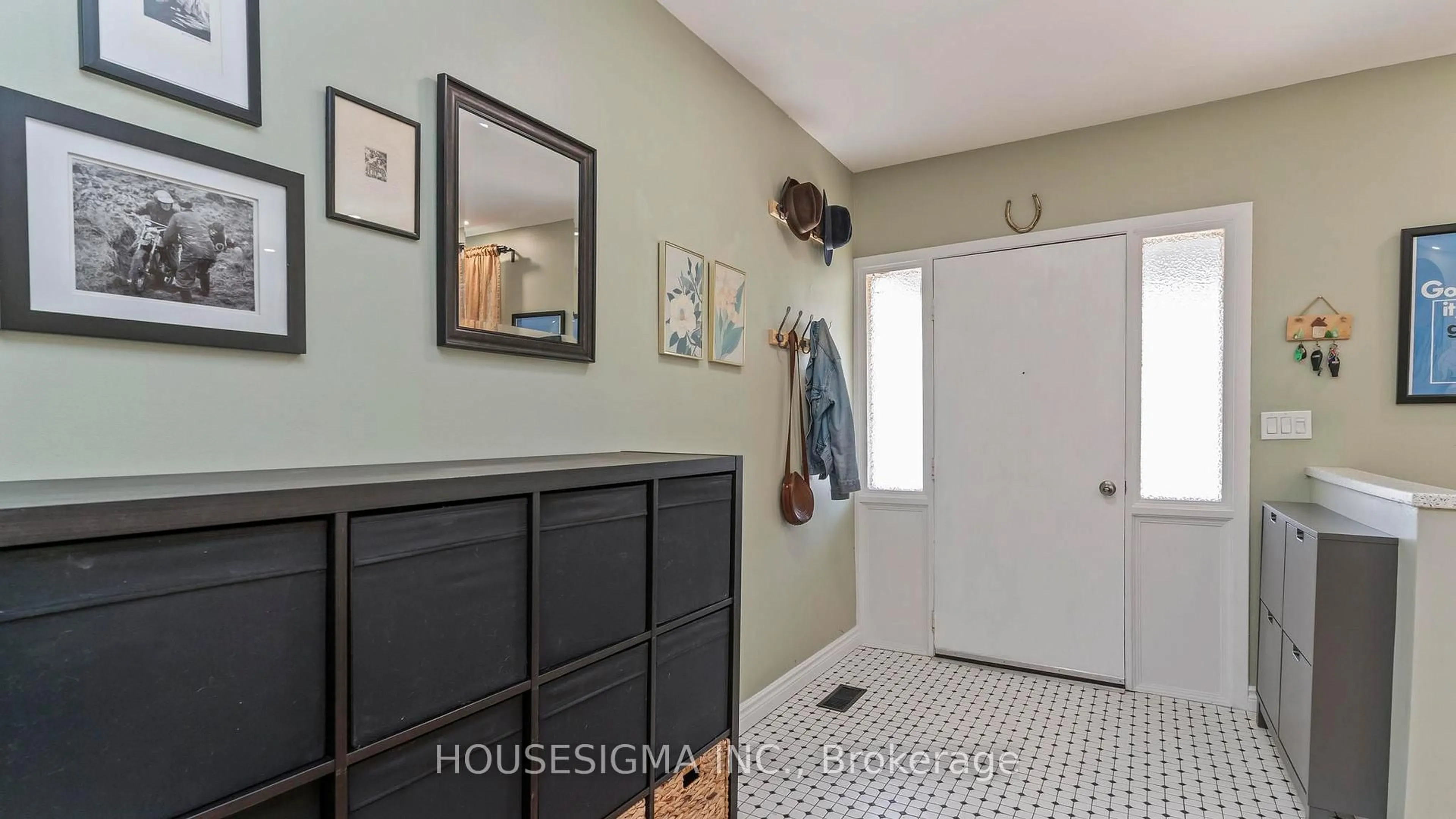Indoor entryway for 189 Colborne St, London East Ontario N6B 2S3