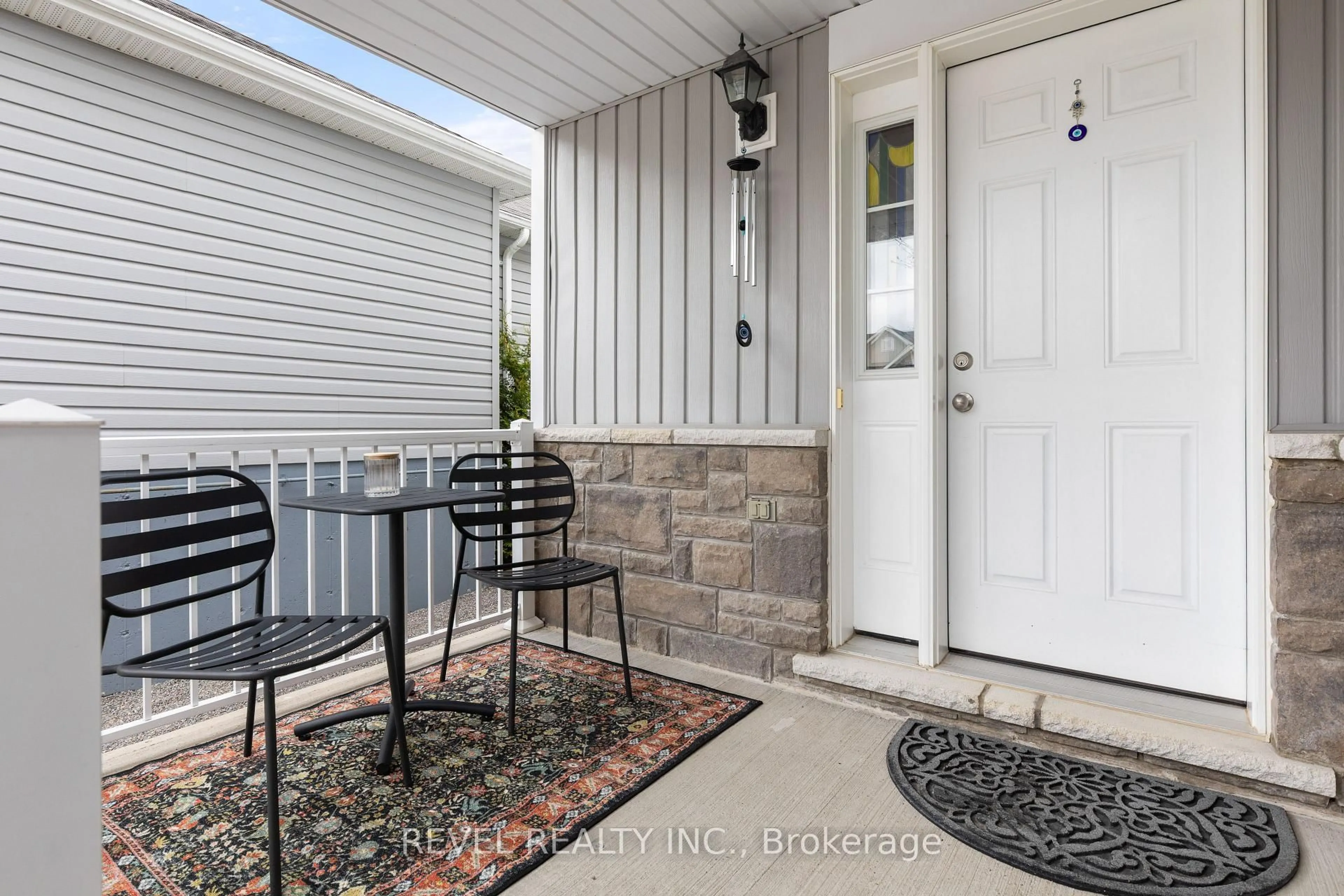 Indoor entryway for 47 Lisbeth Cres, Kawartha Lakes Ontario K9V 0C9