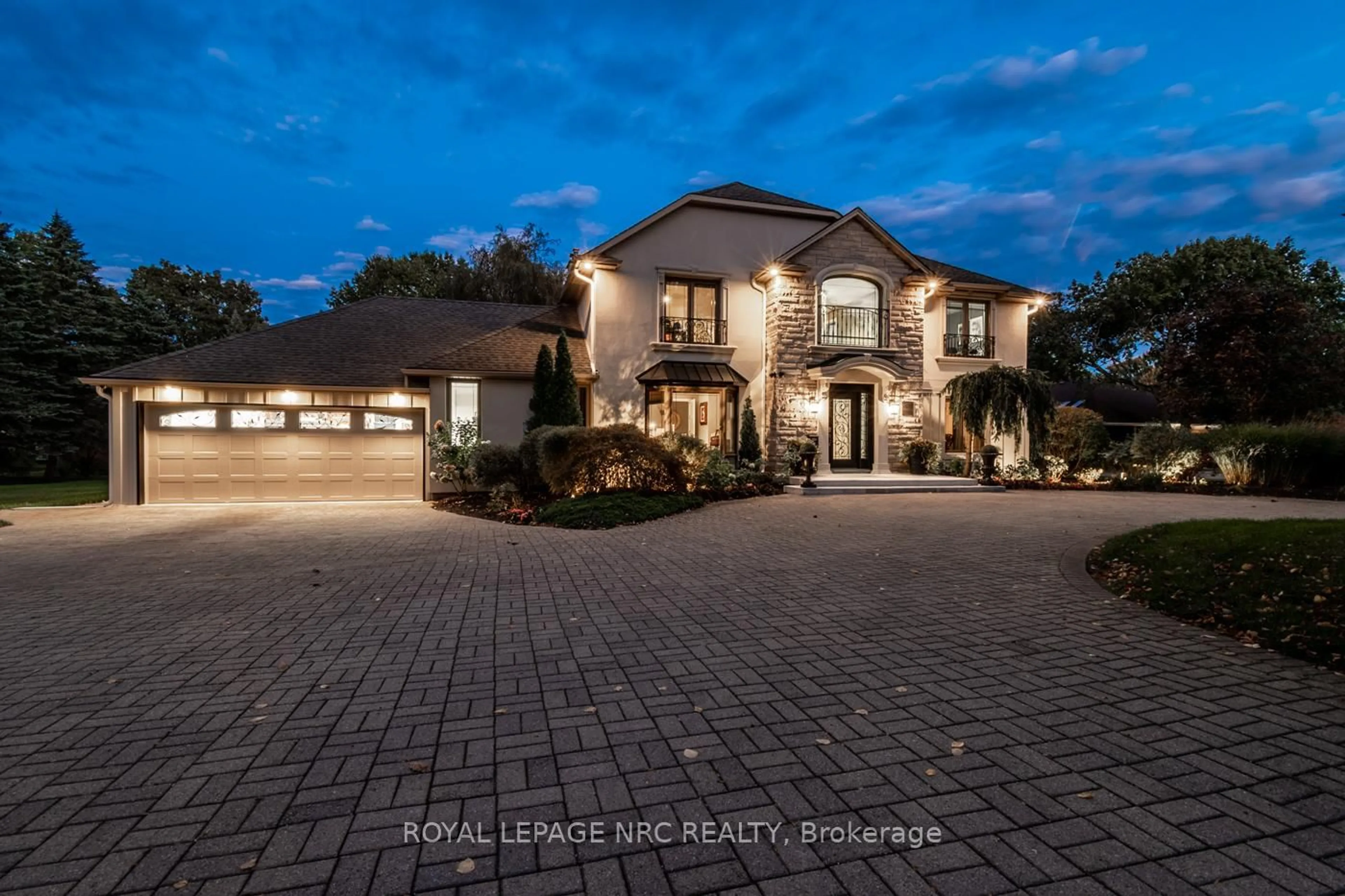 A pic from outside/outdoor area/front of a property/back of a property/a pic from drone, street for 1629 Pelham St, Pelham Ontario L3E 0K2