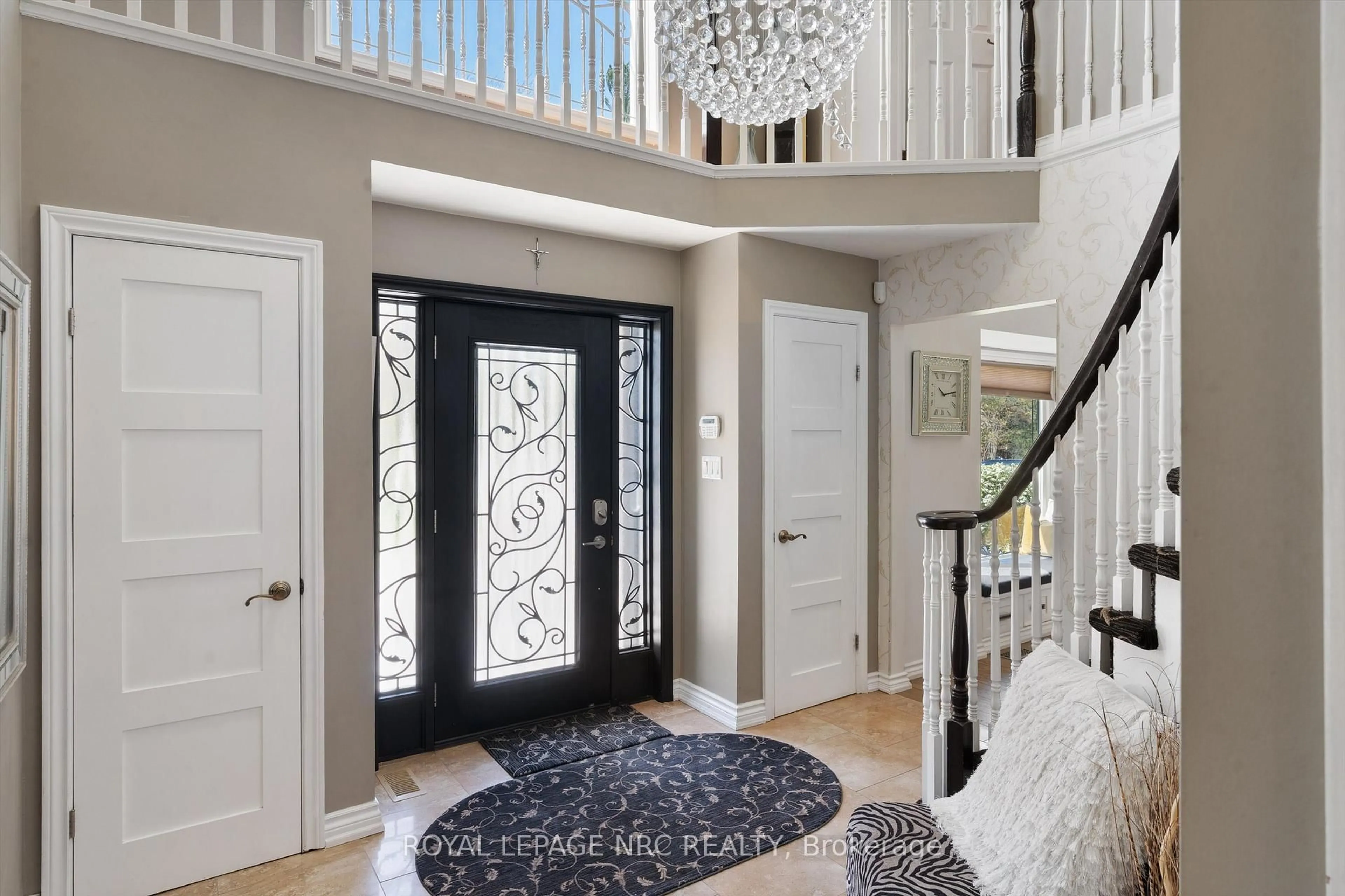Indoor entryway for 1629 Pelham St, Pelham Ontario L3E 0K2