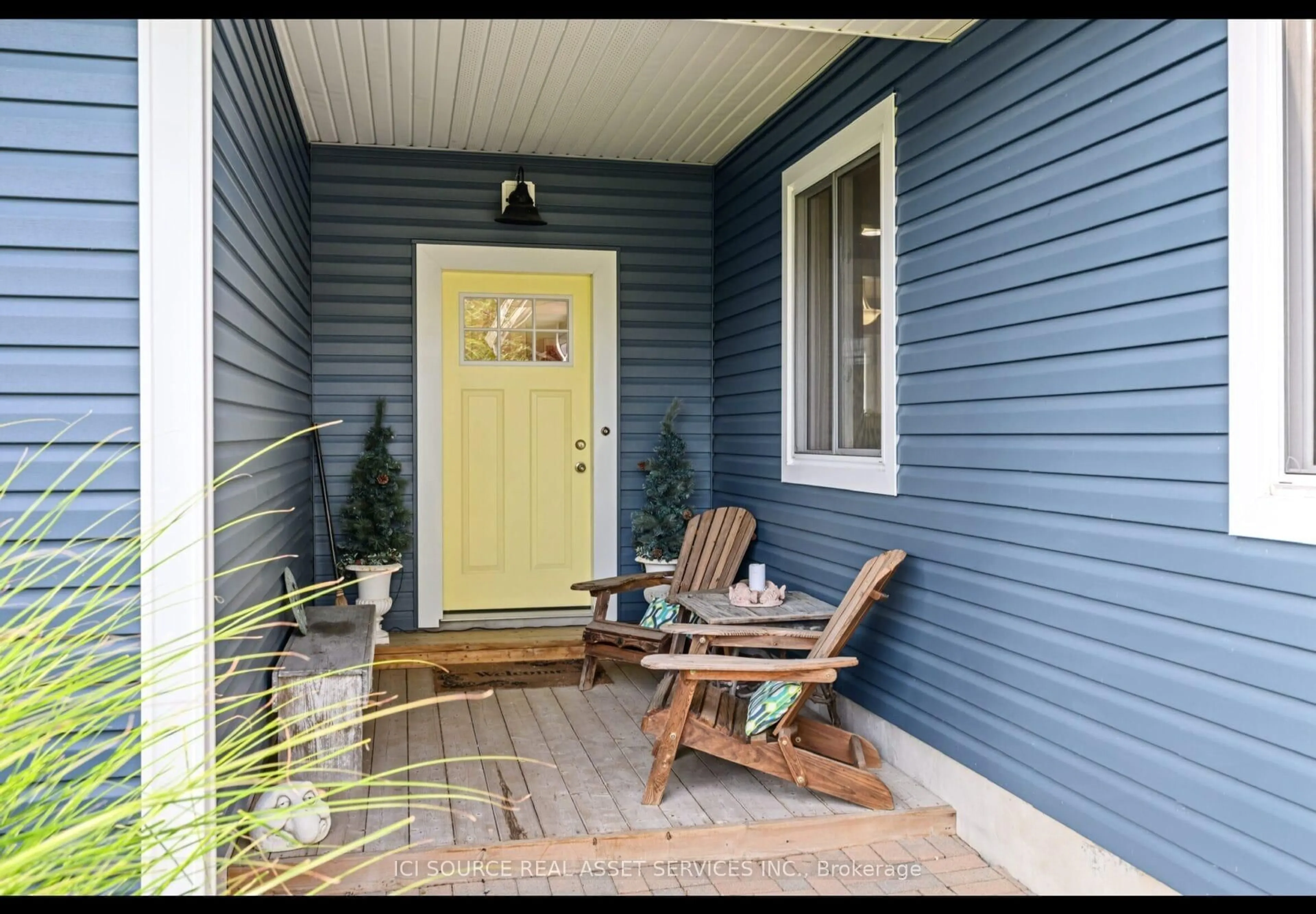 Indoor entryway for 880 Edgemere Rd, Fort Erie Ontario L2A 1A8