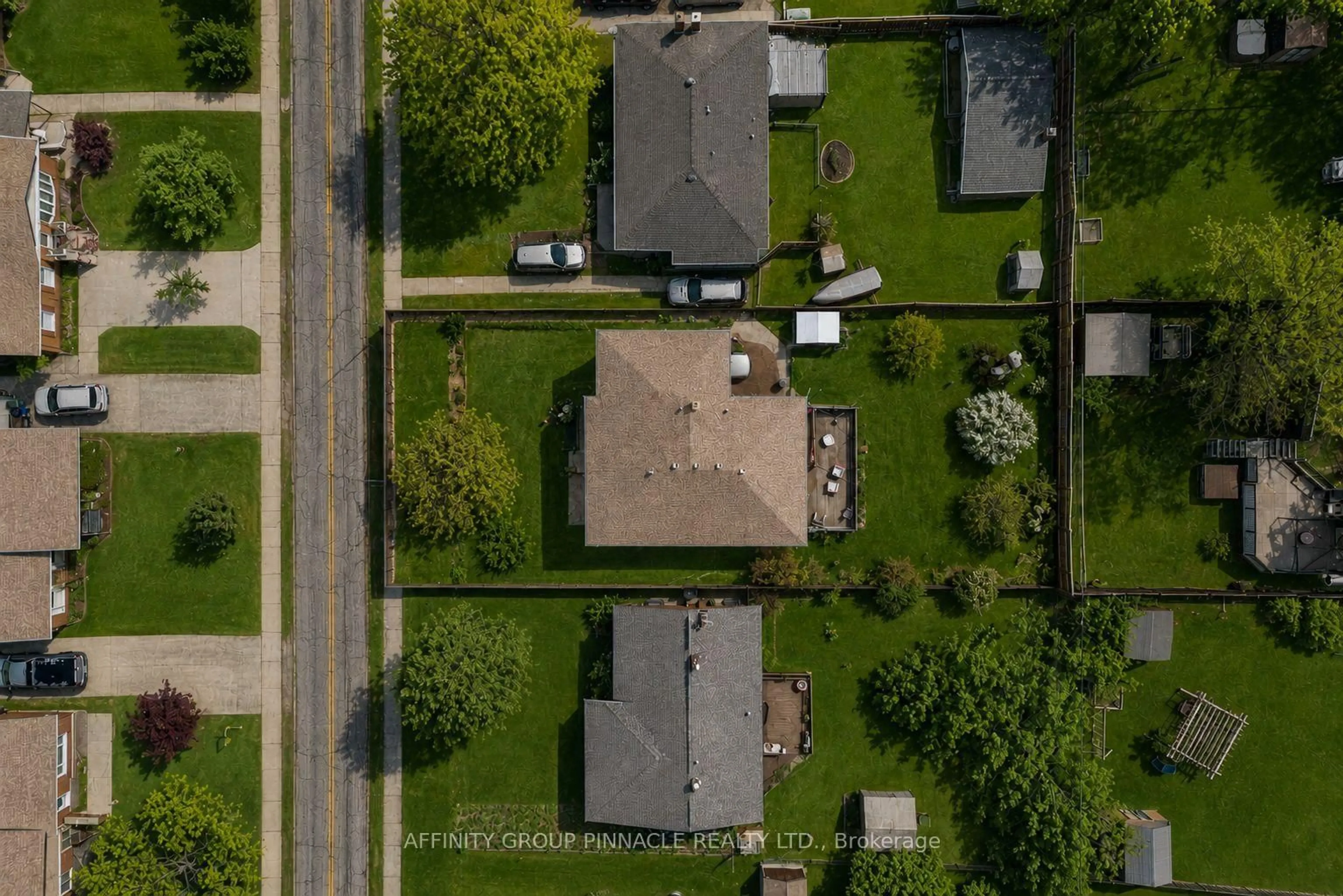A pic from outside/outdoor area/front of a property/back of a property/a pic from drone, street for 1096 Barnardo Ave, Peterborough Ontario K9H 5X2
