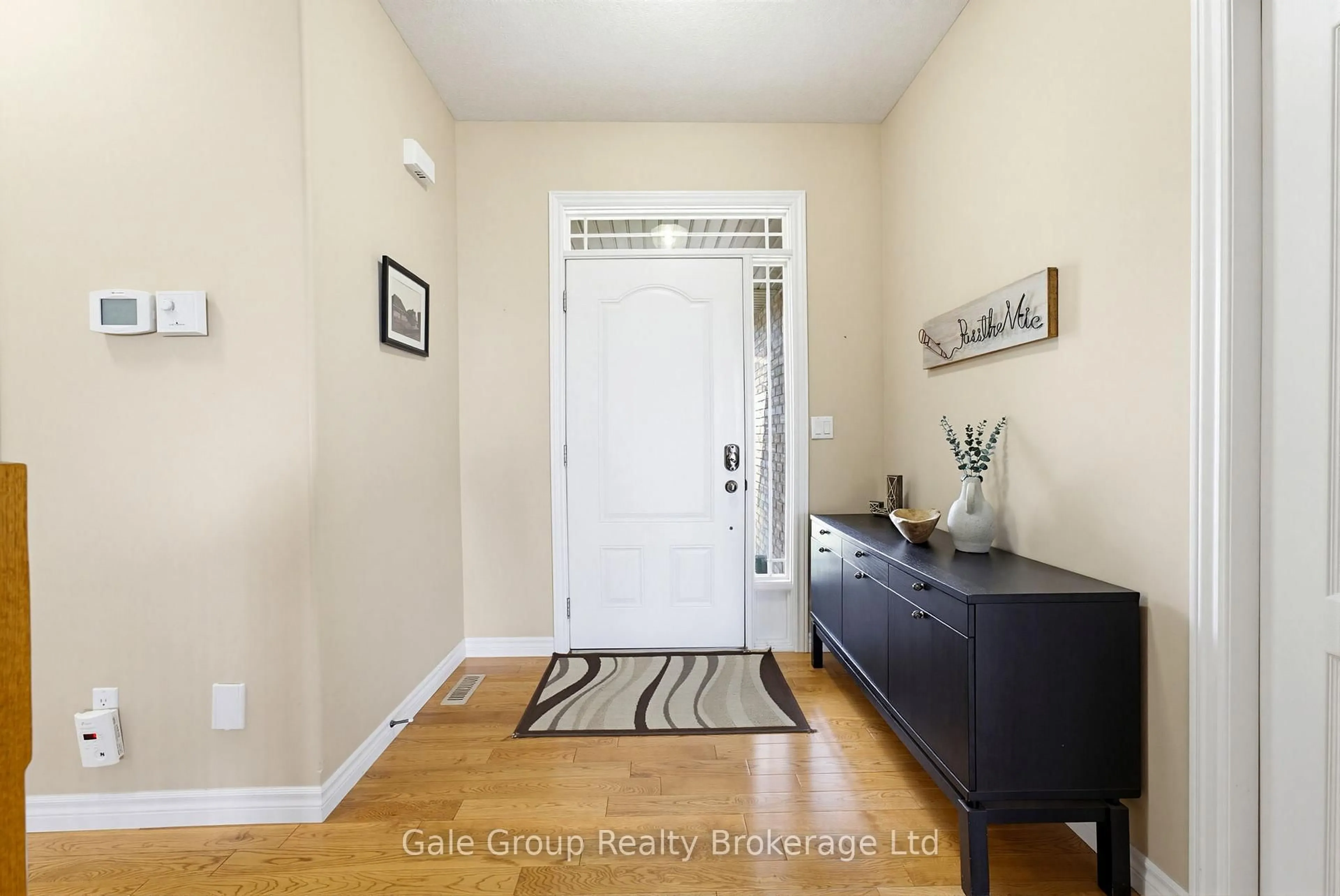 Indoor entryway for 808 Stonegate Dr, Woodstock Ontario N4V 1H6