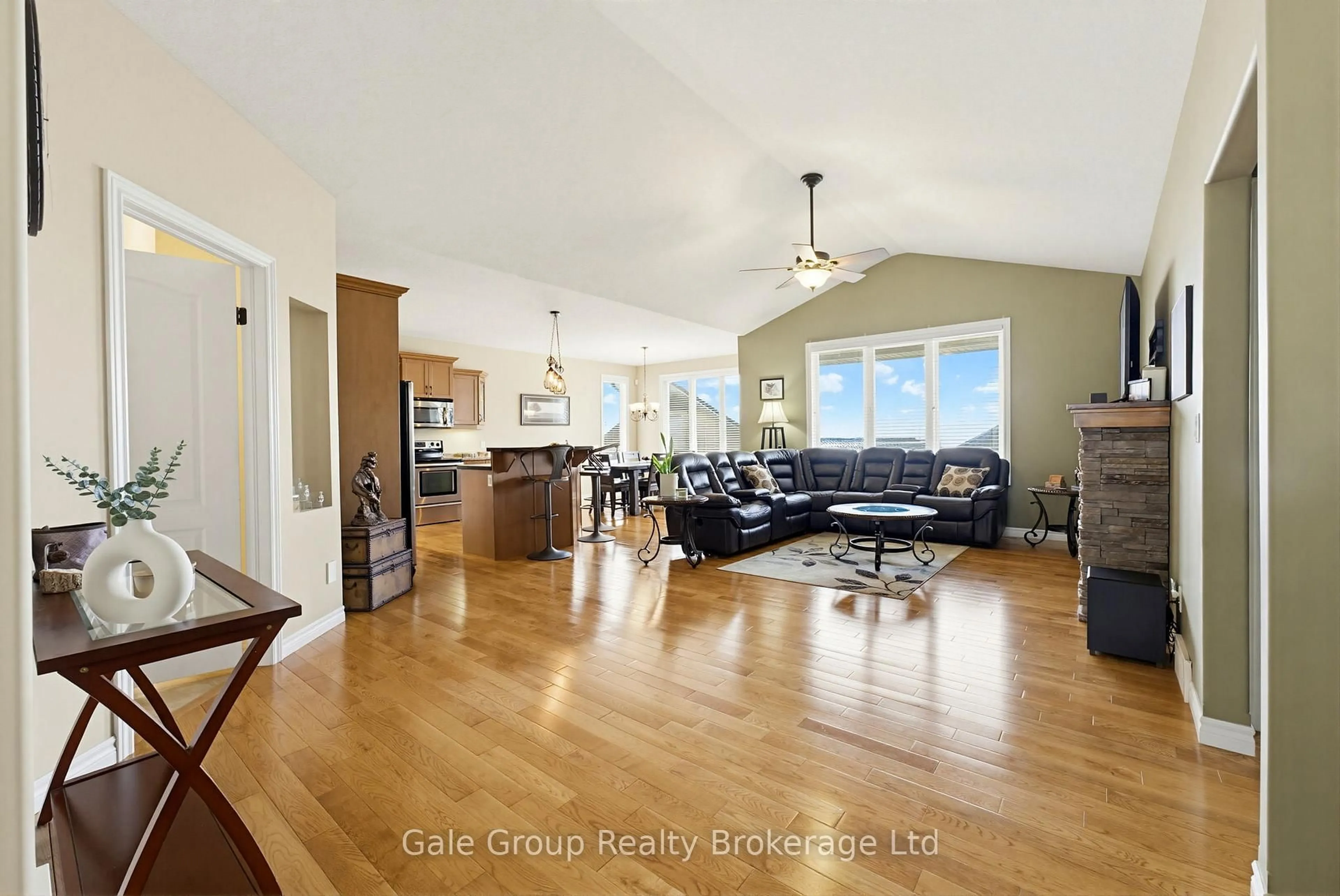 Open concept kitchen, unknown for 808 Stonegate Dr, Woodstock Ontario N4V 1H6