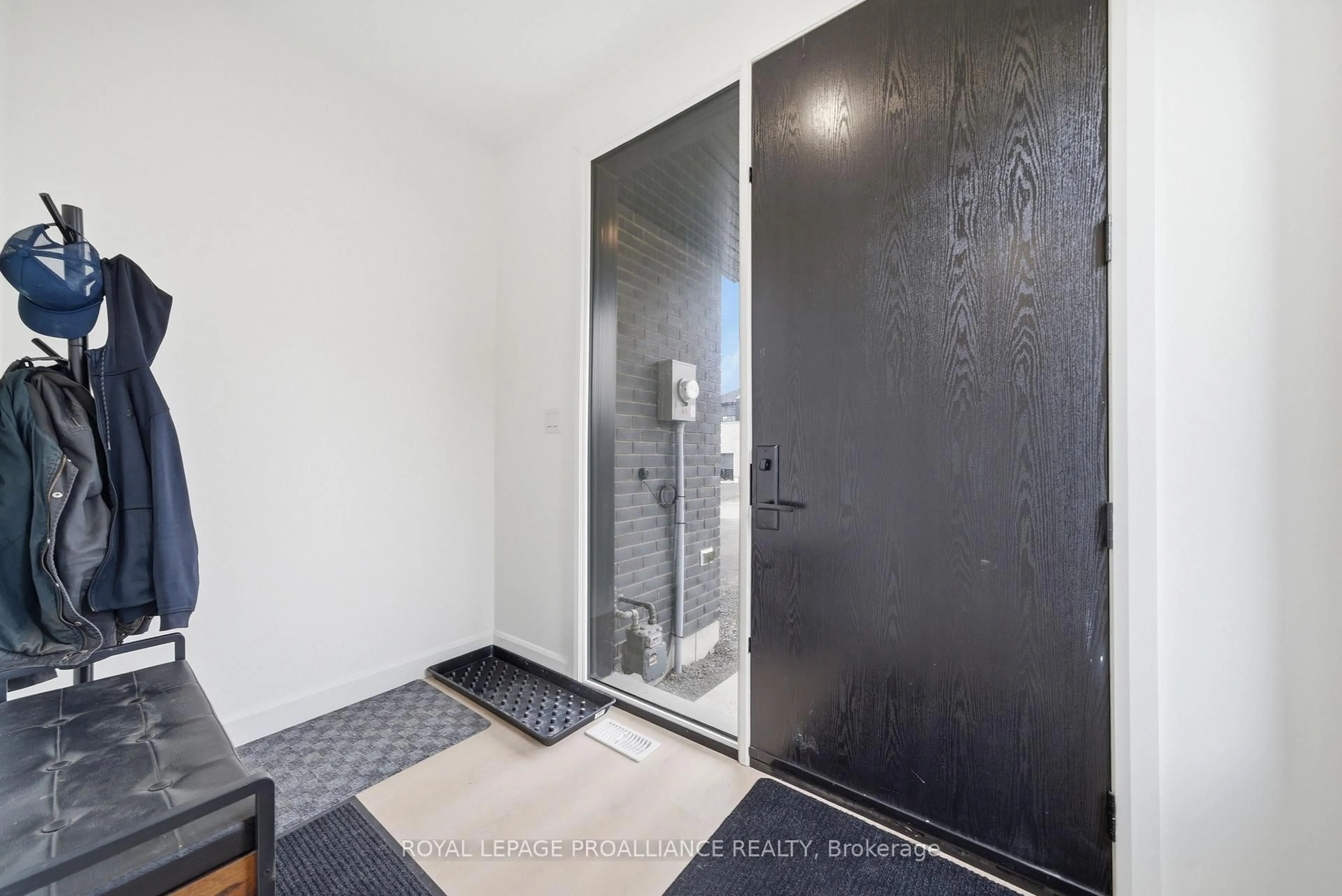 Indoor entryway for 11 Ambrosia Way, Brighton Ontario K0K 1H0