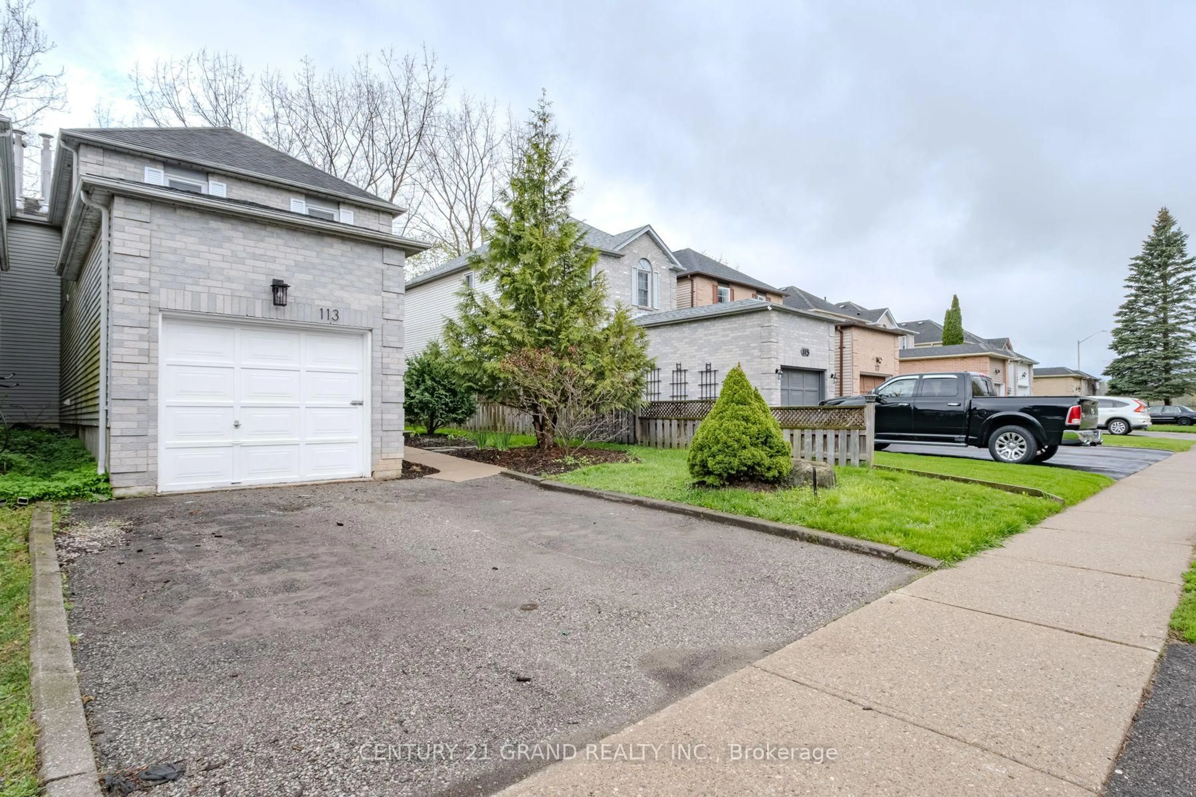 A pic from outside/outdoor area/front of a property/back of a property/a pic from drone, street for 113 D'aubigny Rd, Brantford Ontario N3T 6J4