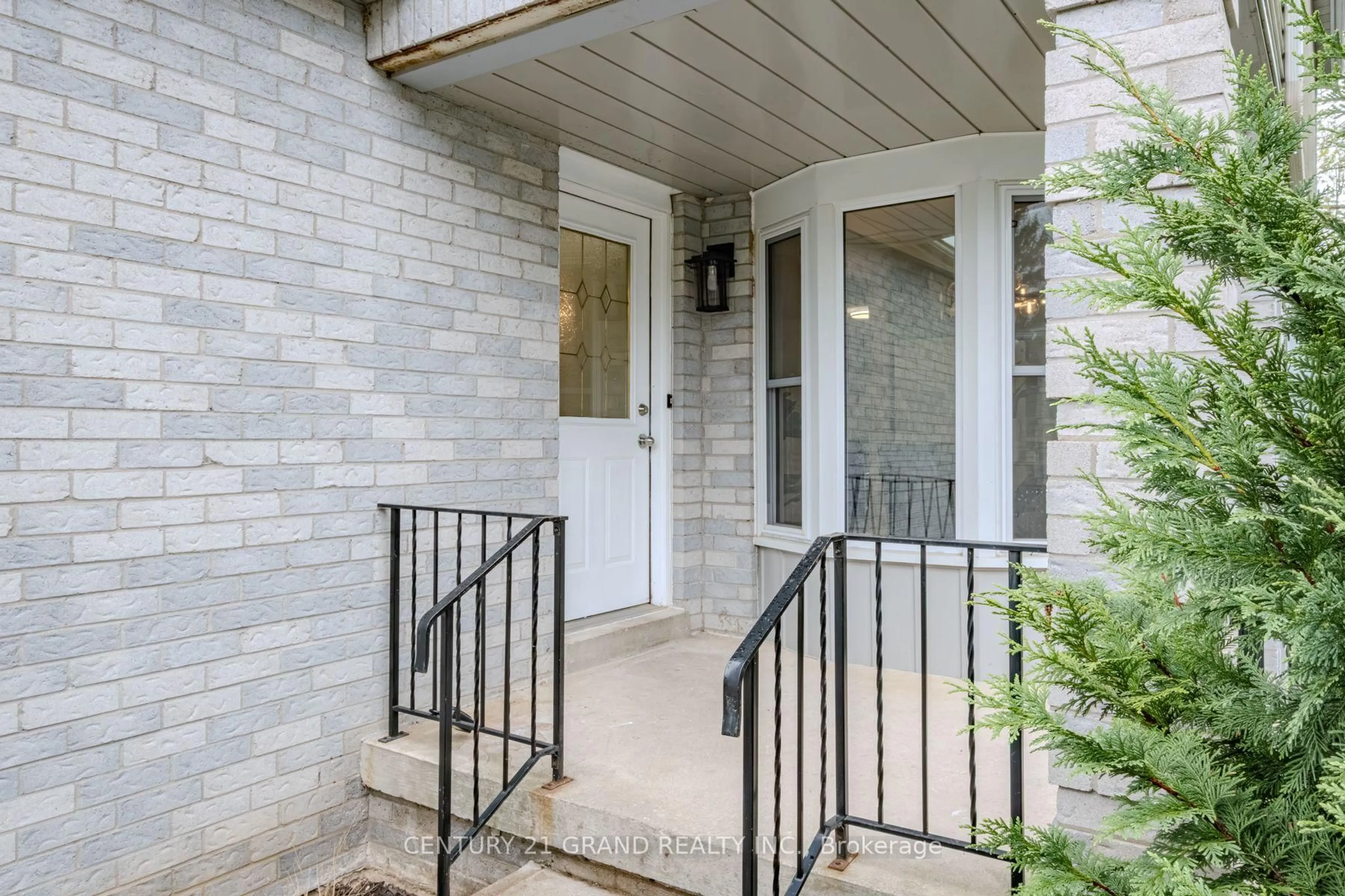 Indoor entryway for 113 D'aubigny Rd, Brantford Ontario N3T 6J4